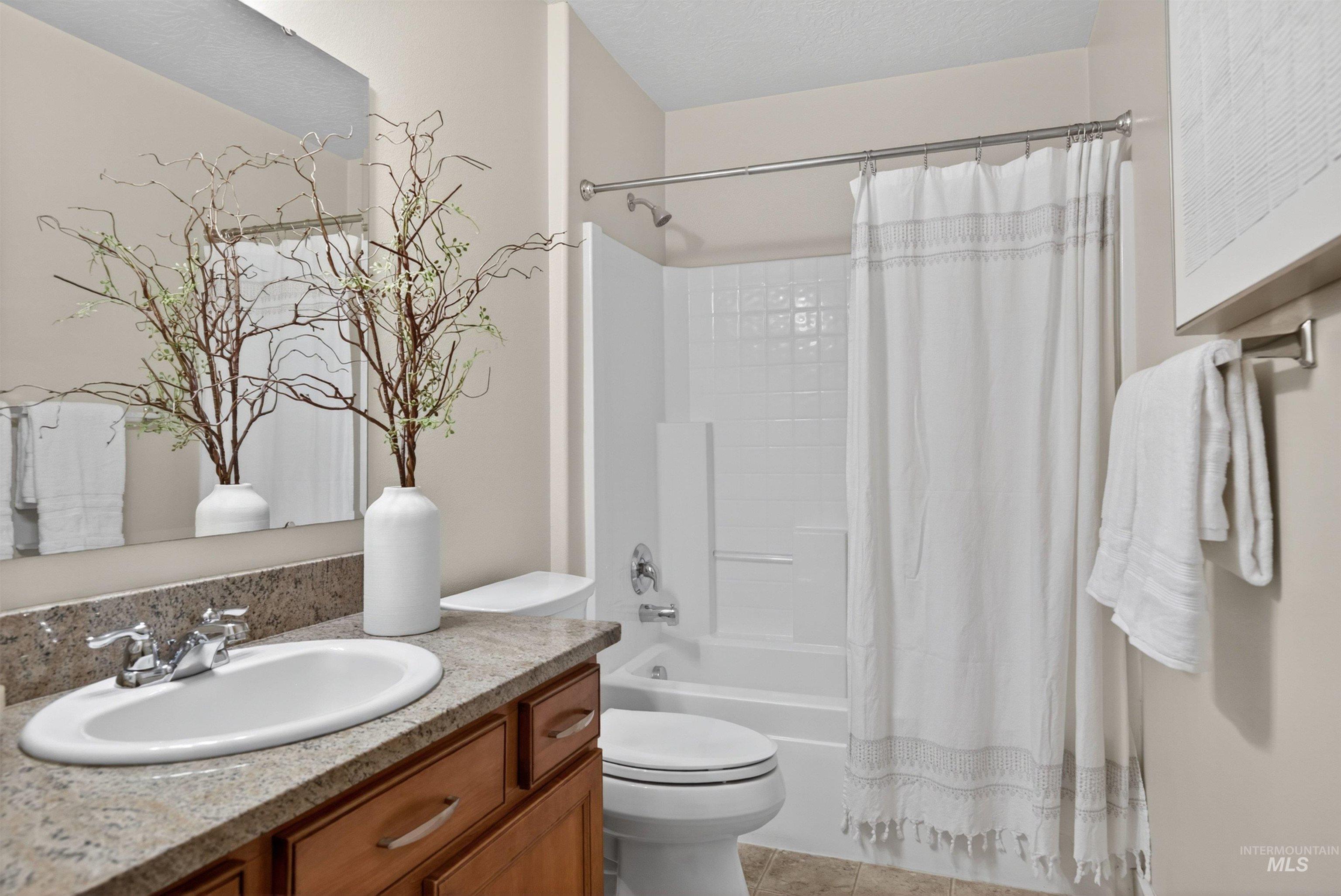 6914 E Greens Drive, Nampa, Idaho 83687, 3 Bedrooms, 2 Bathrooms, Residential For Sale, Price $389,900, 98986976