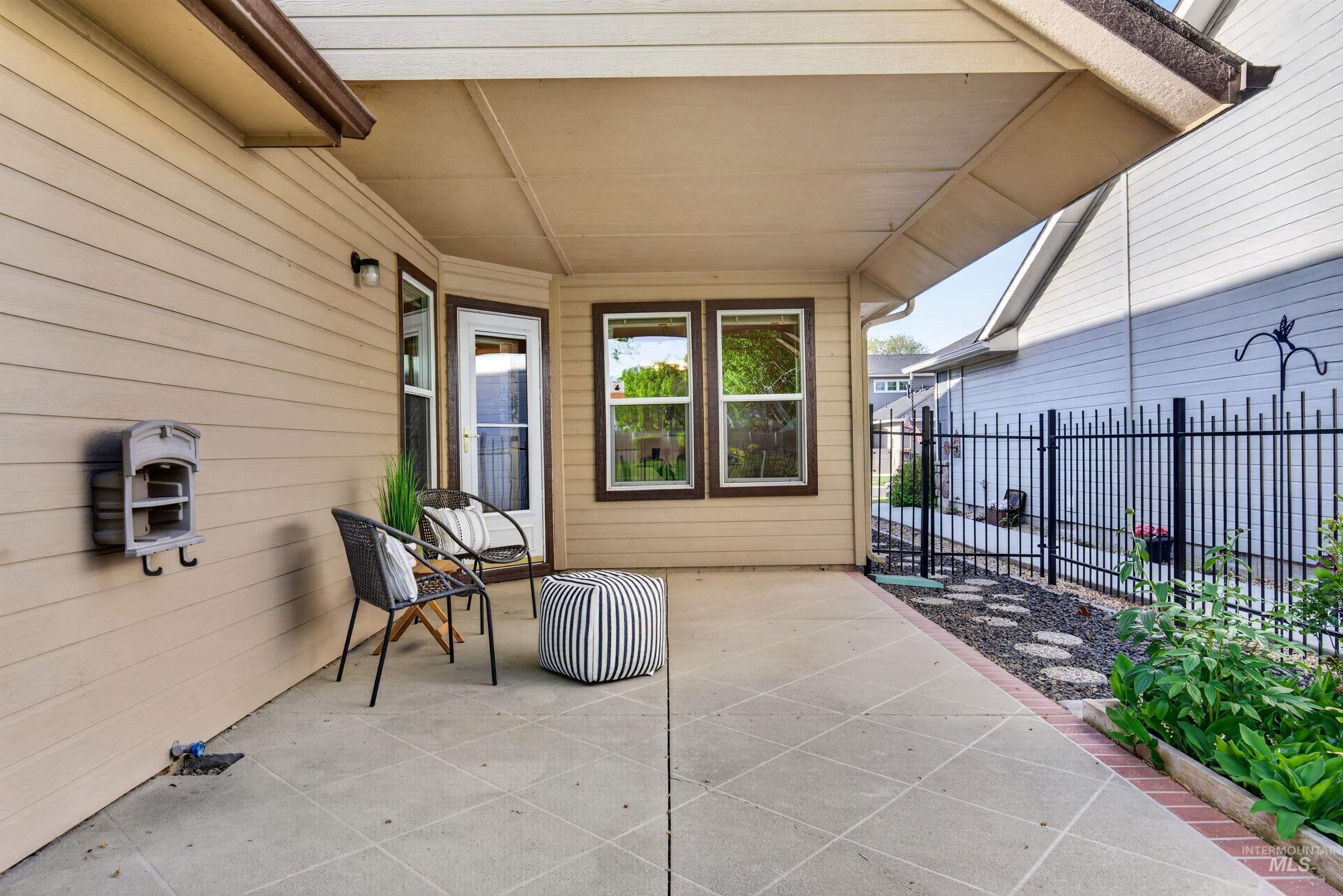 6914 E Greens Drive, Nampa, Idaho 83687, 3 Bedrooms, 2 Bathrooms, Residential For Sale, Price $389,900, 98986976