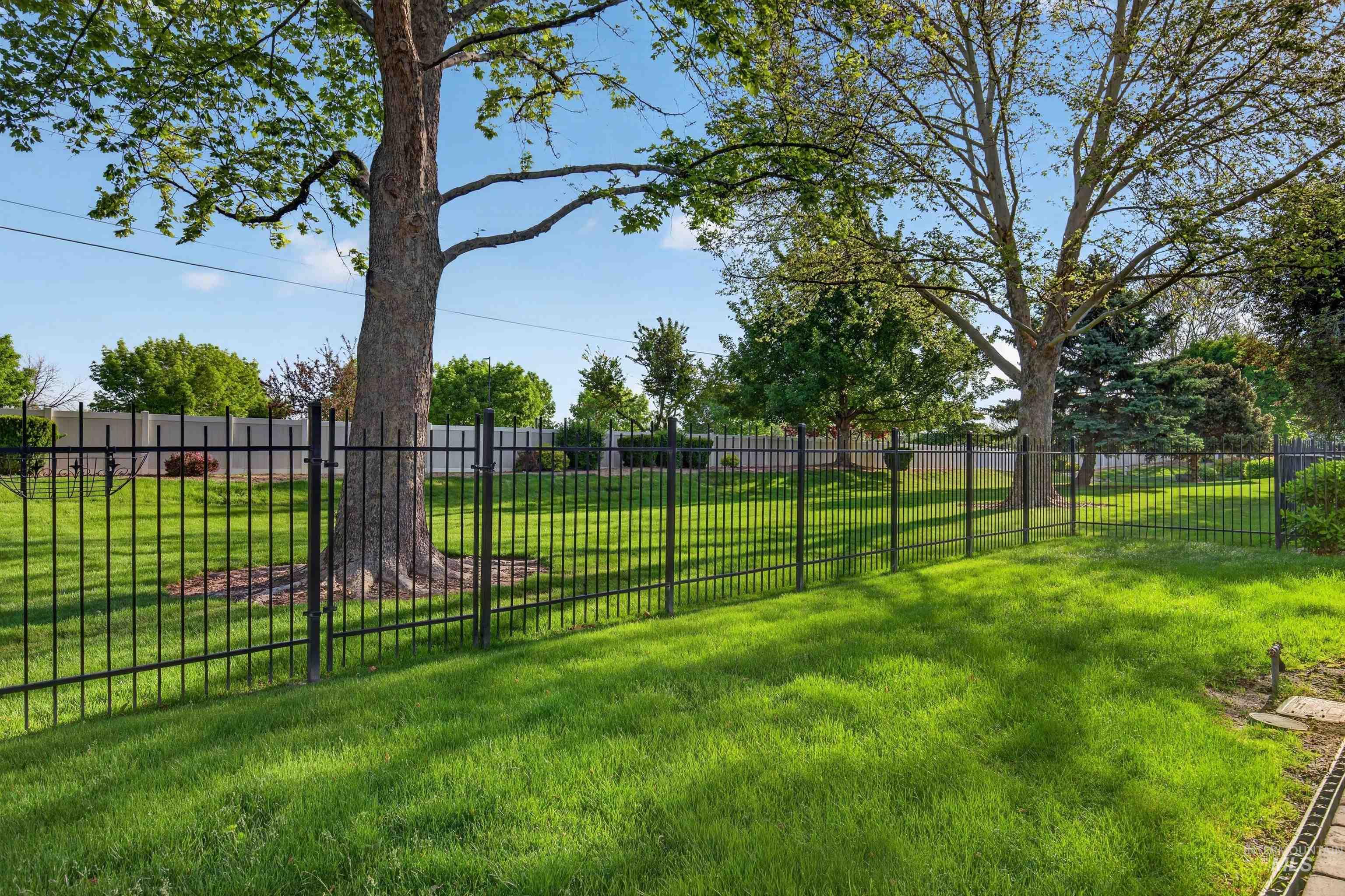 6914 E Greens Drive, Nampa, Idaho 83687, 3 Bedrooms, 2 Bathrooms, Residential For Sale, Price $389,900, 98986976