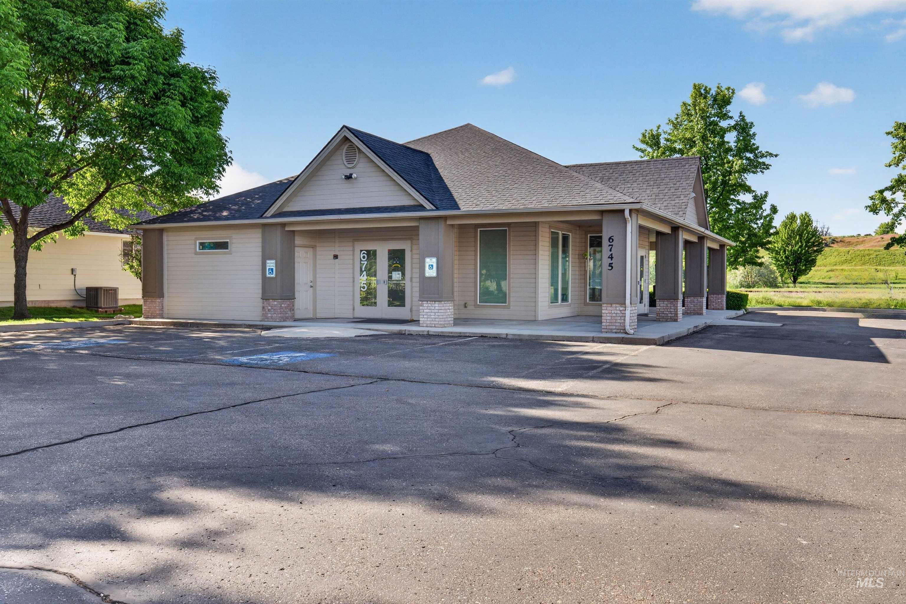 6914 E Greens Drive, Nampa, Idaho 83687, 3 Bedrooms, 2 Bathrooms, Residential For Sale, Price $389,900, 98986976