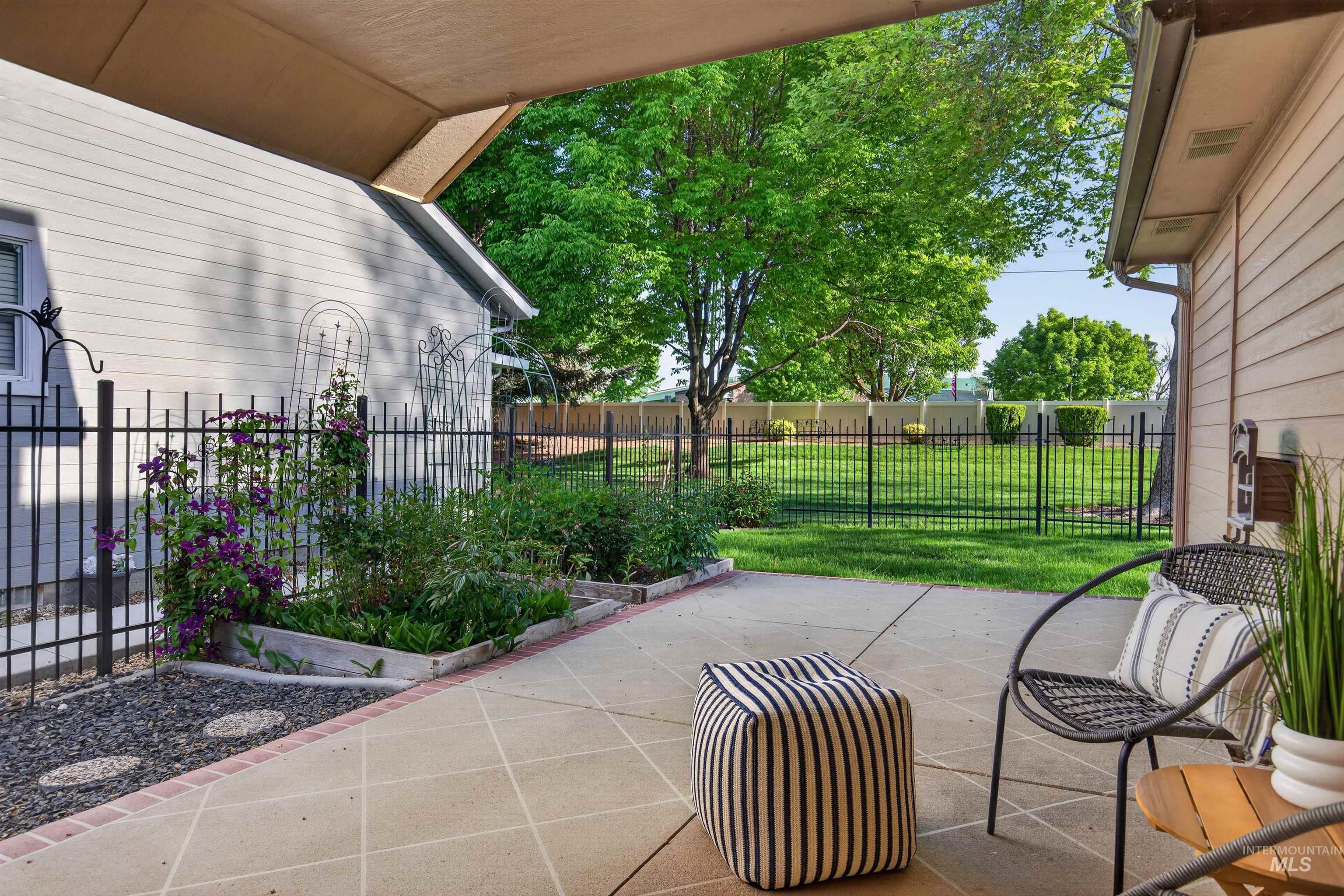 6914 E Greens Drive, Nampa, Idaho 83687, 3 Bedrooms, 2 Bathrooms, Residential For Sale, Price $389,900, 98986976