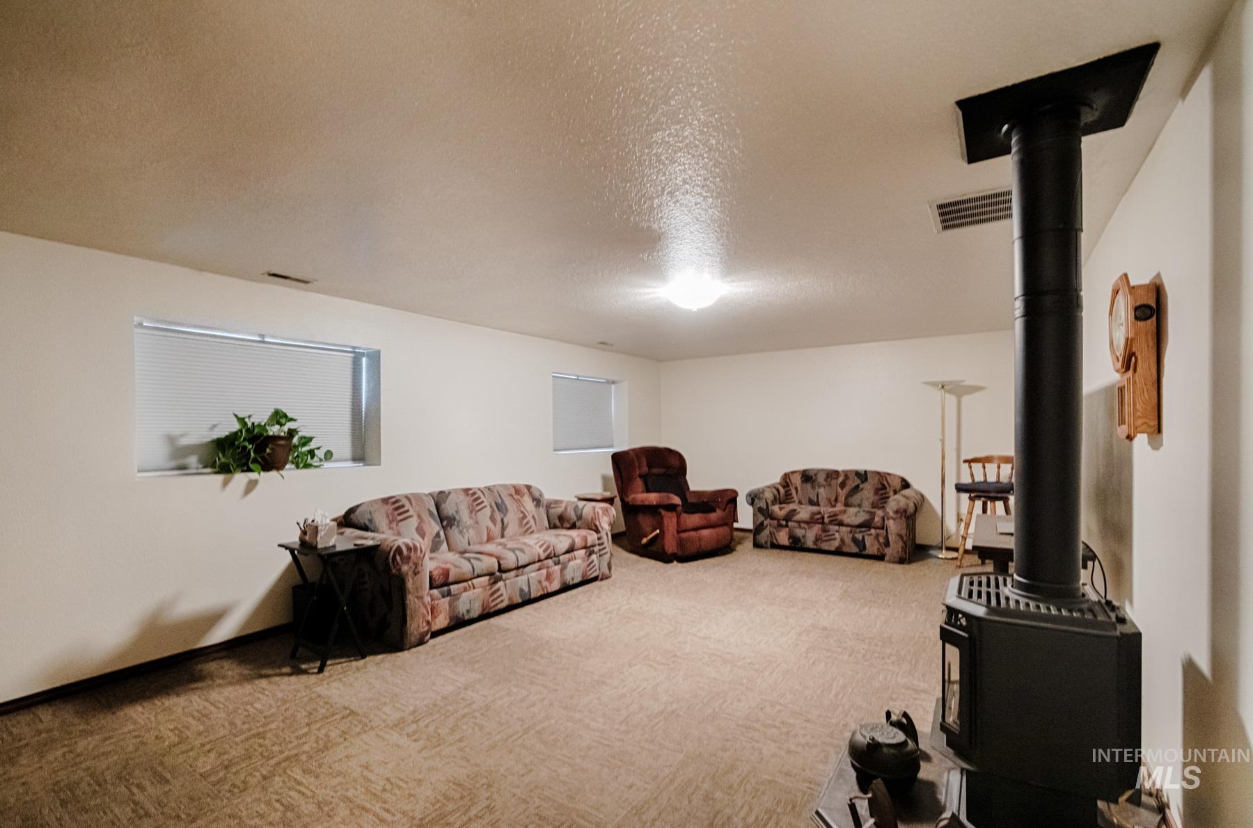 525 Donna Drive, Nampa, Idaho 83686-8861, 5 Bedrooms, 3 Bathrooms, Residential For Sale, Price $594,900, 98986980