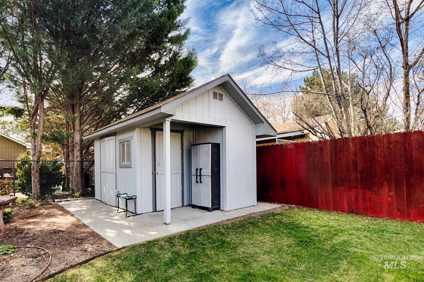 525 Donna Drive, Nampa, Idaho 83686-8861, 5 Bedrooms, 3 Bathrooms, Residential For Sale, Price $594,900, 98986980