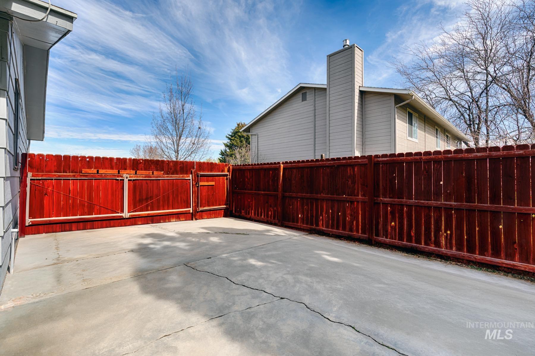 525 Donna Drive, Nampa, Idaho 83686-8861, 5 Bedrooms, 3 Bathrooms, Residential For Sale, Price $594,900, 98986980