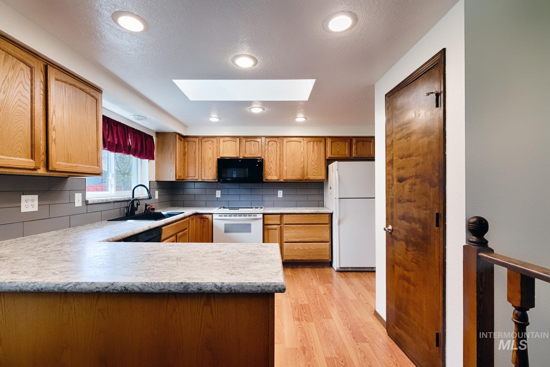 525 Donna Drive, Nampa, Idaho 83686-8861, 5 Bedrooms, 3 Bathrooms, Residential For Sale, Price $594,900, 98986980