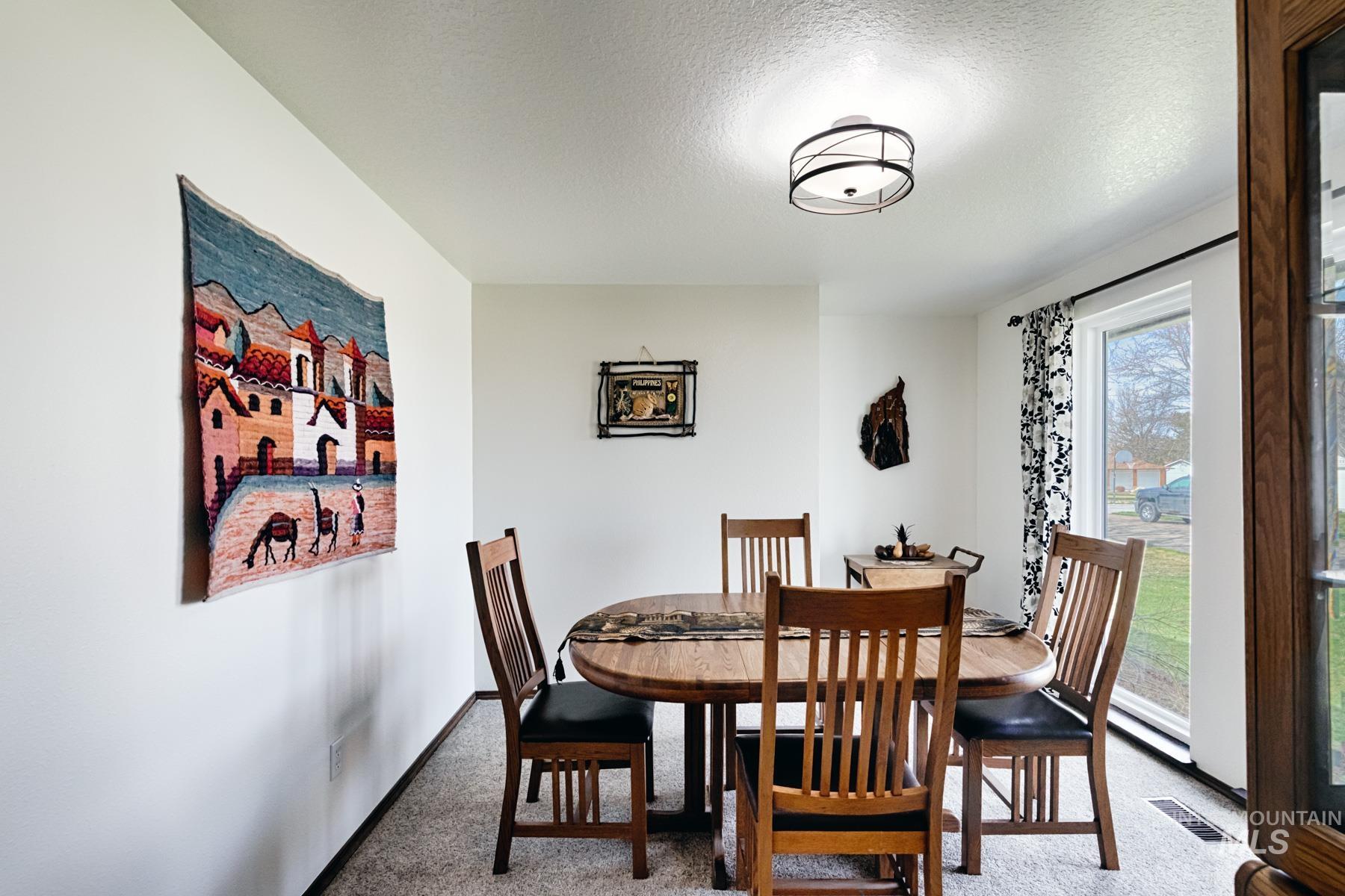 525 Donna Drive, Nampa, Idaho 83686-8861, 5 Bedrooms, 3 Bathrooms, Residential For Sale, Price $594,900, 98986980