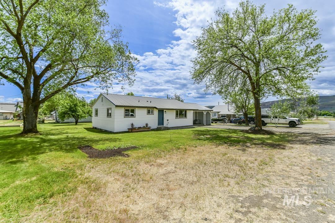40 N 5th Street, Cambridge, Idaho 83610, 3 Bedrooms, 1.5 Bathrooms, Residential For Sale, Price $279,900, 98986981