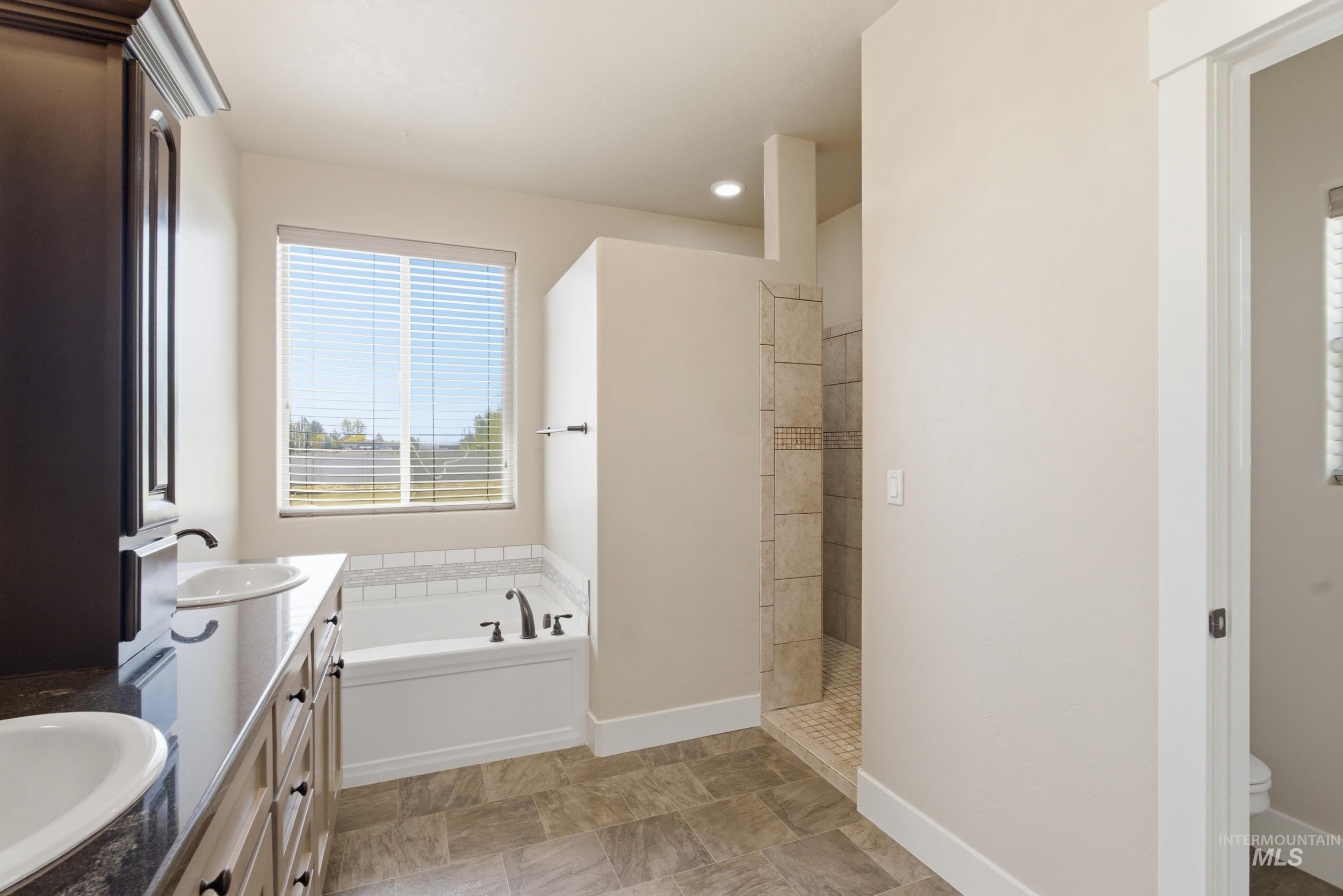 287 W Hidden Meadow Way, Middleton, Idaho 83644-5711, 3 Bedrooms, 2.5 Bathrooms, Residential For Sale, Price $799,900, 98986982