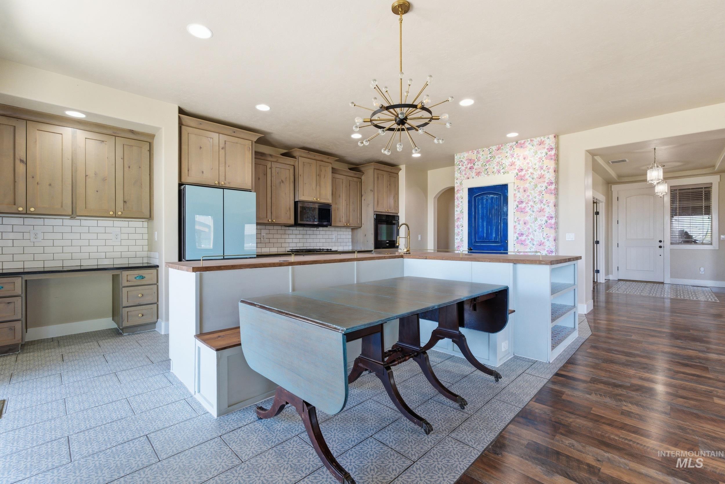287 W Hidden Meadow Way, Middleton, Idaho 83644-5711, 3 Bedrooms, 2.5 Bathrooms, Residential For Sale, Price $799,900, 98986982