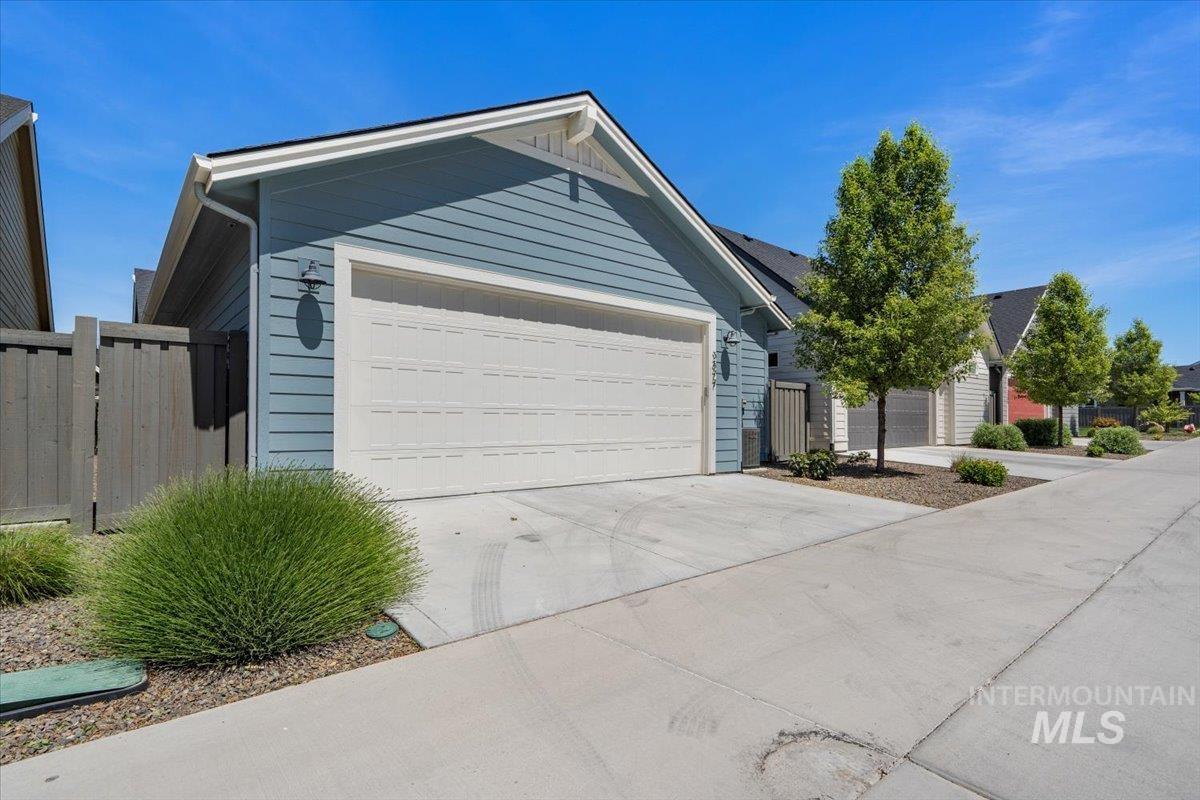 3477 E Kalinga Ln, Meridian, Idaho 83642, 2 Bedrooms, 2 Bathrooms, Residential For Sale, Price $569,900, 98986987