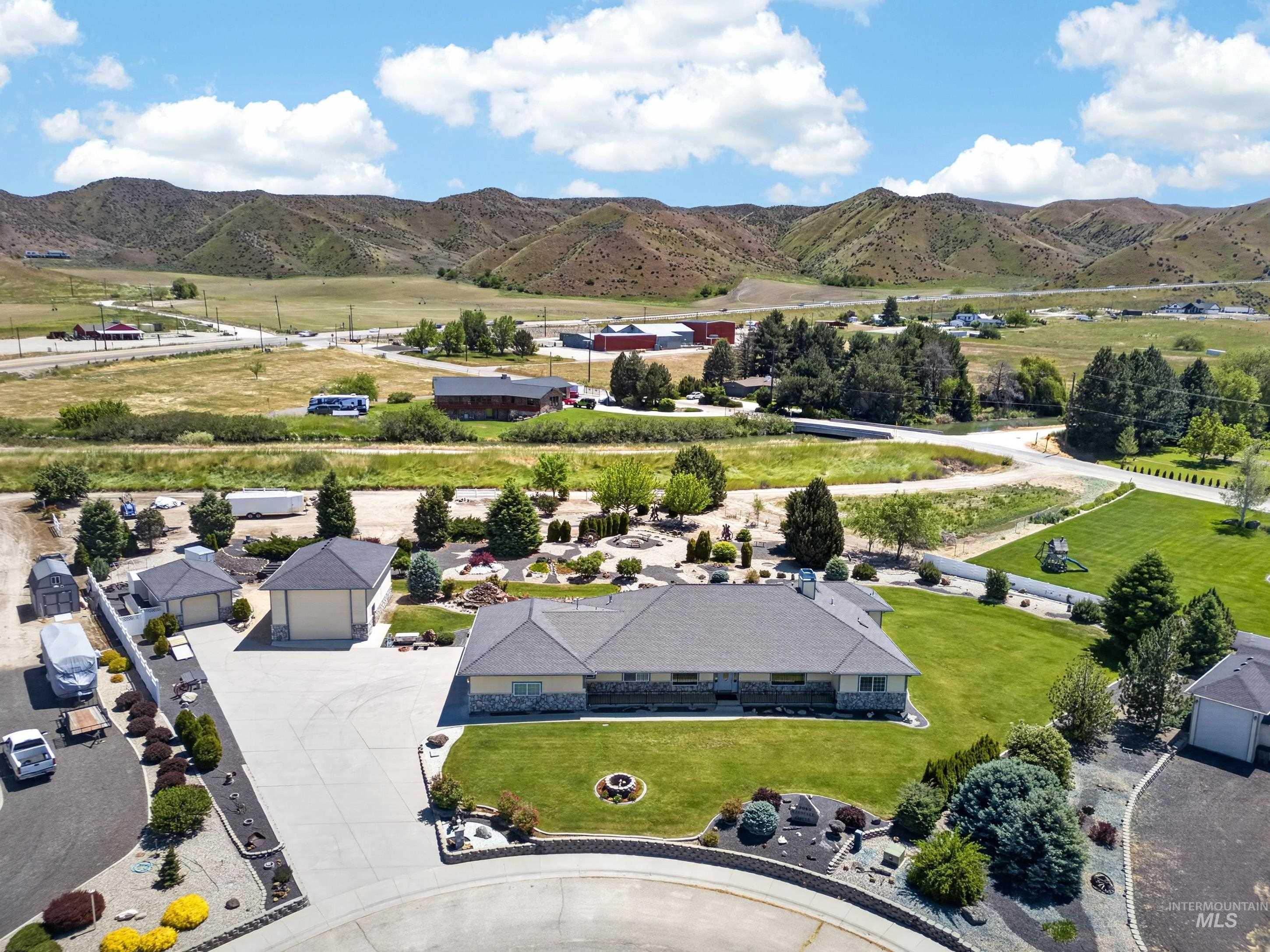 3060 Windfall Cir, Emmett, Idaho 83617-9098, 4 Bedrooms, 3 Bathrooms, Residential For Sale, Price $1,125,000, 98986991