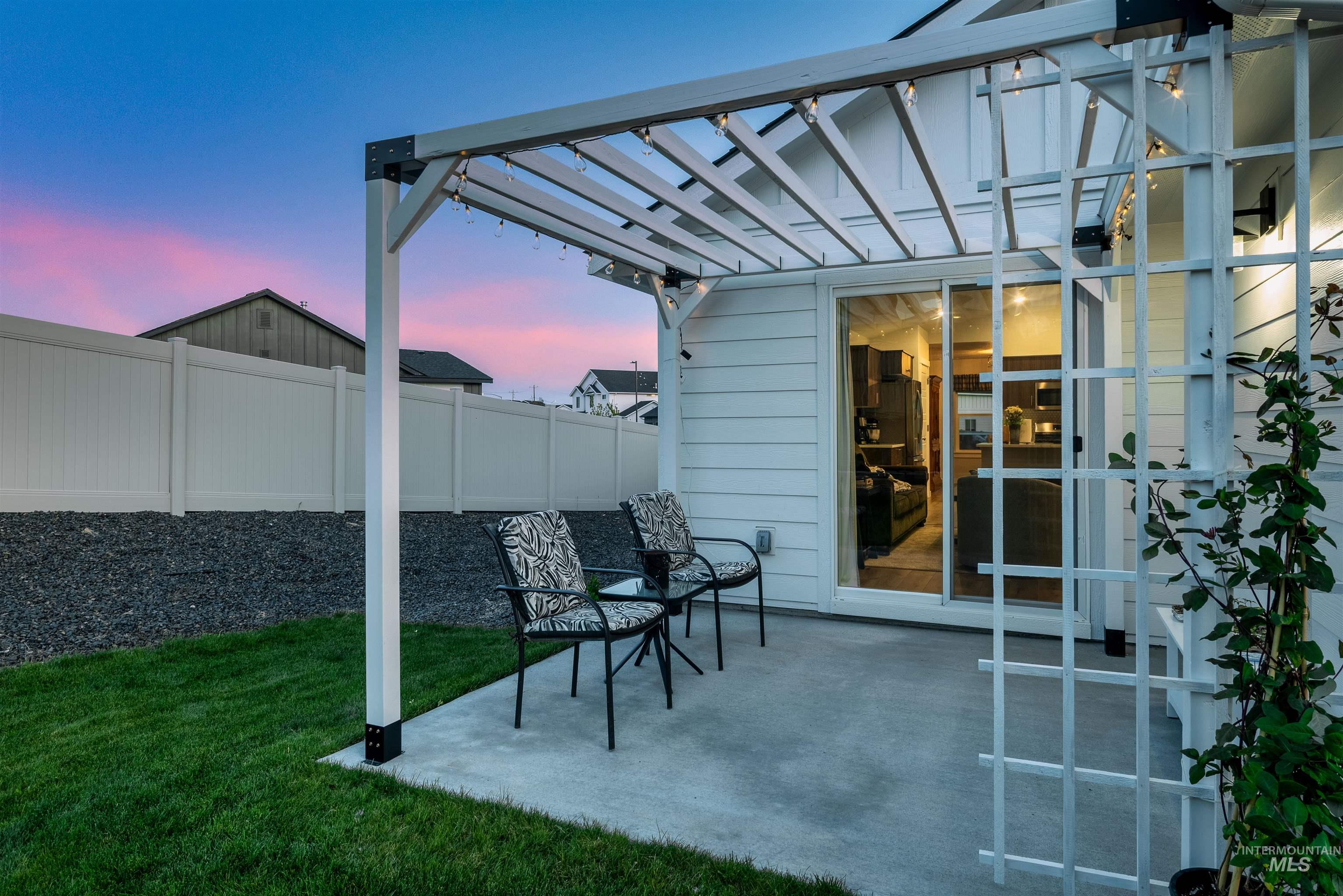 2904 S Alcamo Way, Meridian, Idaho 83642, 3 Bedrooms, 2 Bathrooms, Residential For Sale, Price $459,900, 98986994