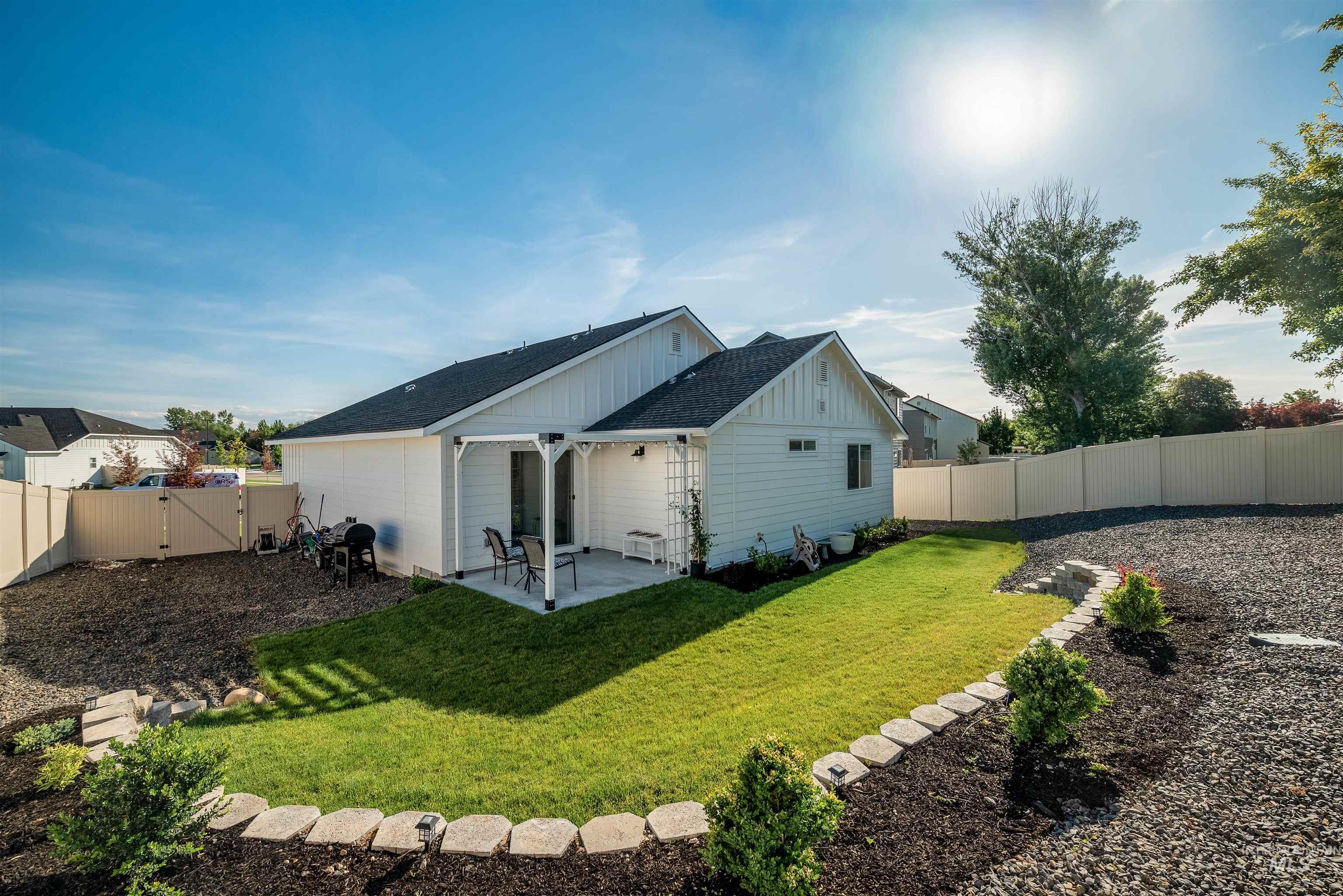 2904 S Alcamo Way, Meridian, Idaho 83642, 3 Bedrooms, 2 Bathrooms, Residential For Sale, Price $459,900, 98986994