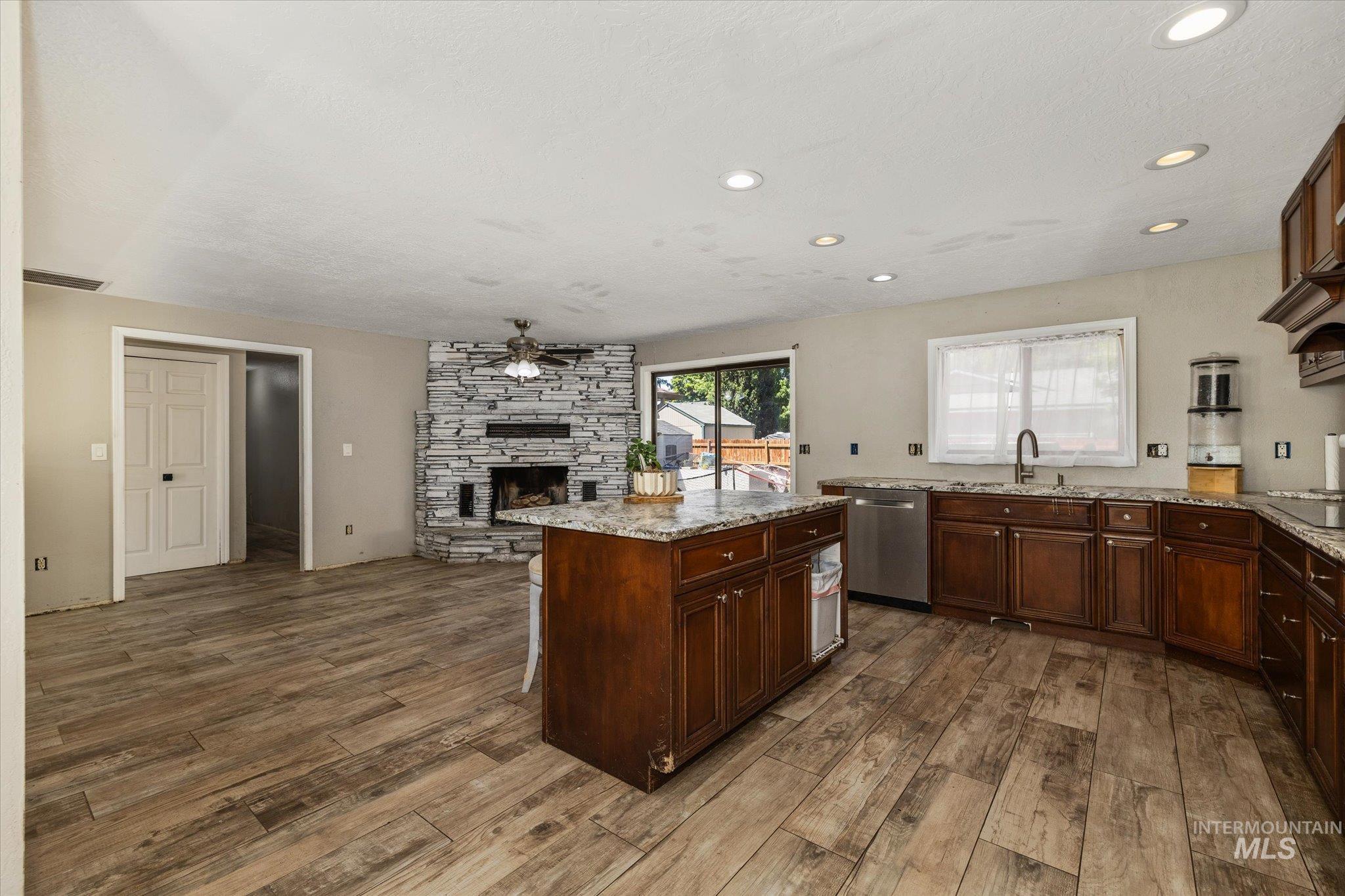 3829 S Constitution Way, Boise, Idaho 83706, 3 Bedrooms, 2 Bathrooms, Residential For Sale, Price $439,900, 98986995