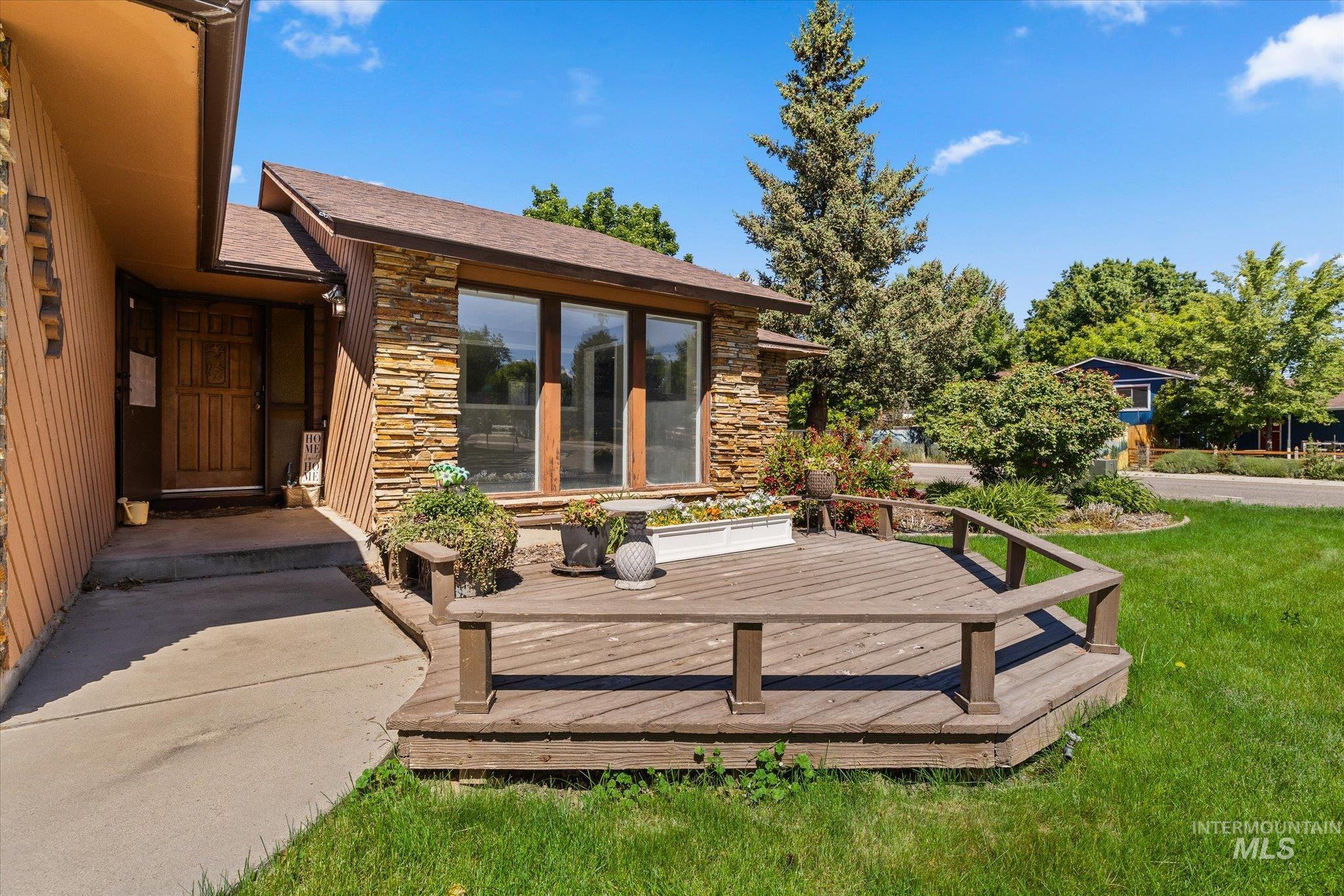 3829 S Constitution Way, Boise, Idaho 83706, 3 Bedrooms, 2 Bathrooms, Residential For Sale, Price $439,900, 98986995