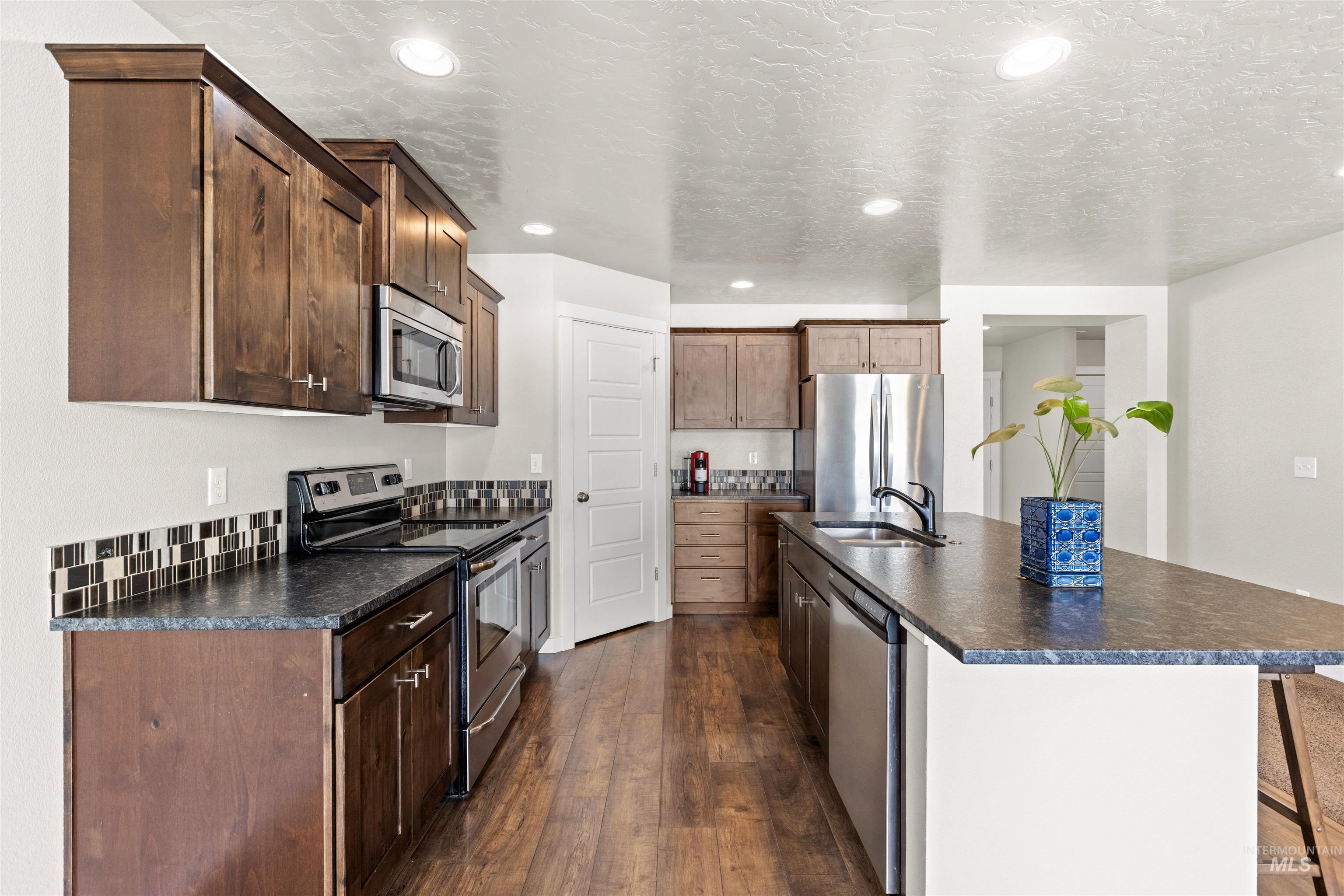 929 N Union Way, Star, Idaho 83669, 3 Bedrooms, 2.5 Bathrooms, Residential For Sale, Price $485,000, 98986997