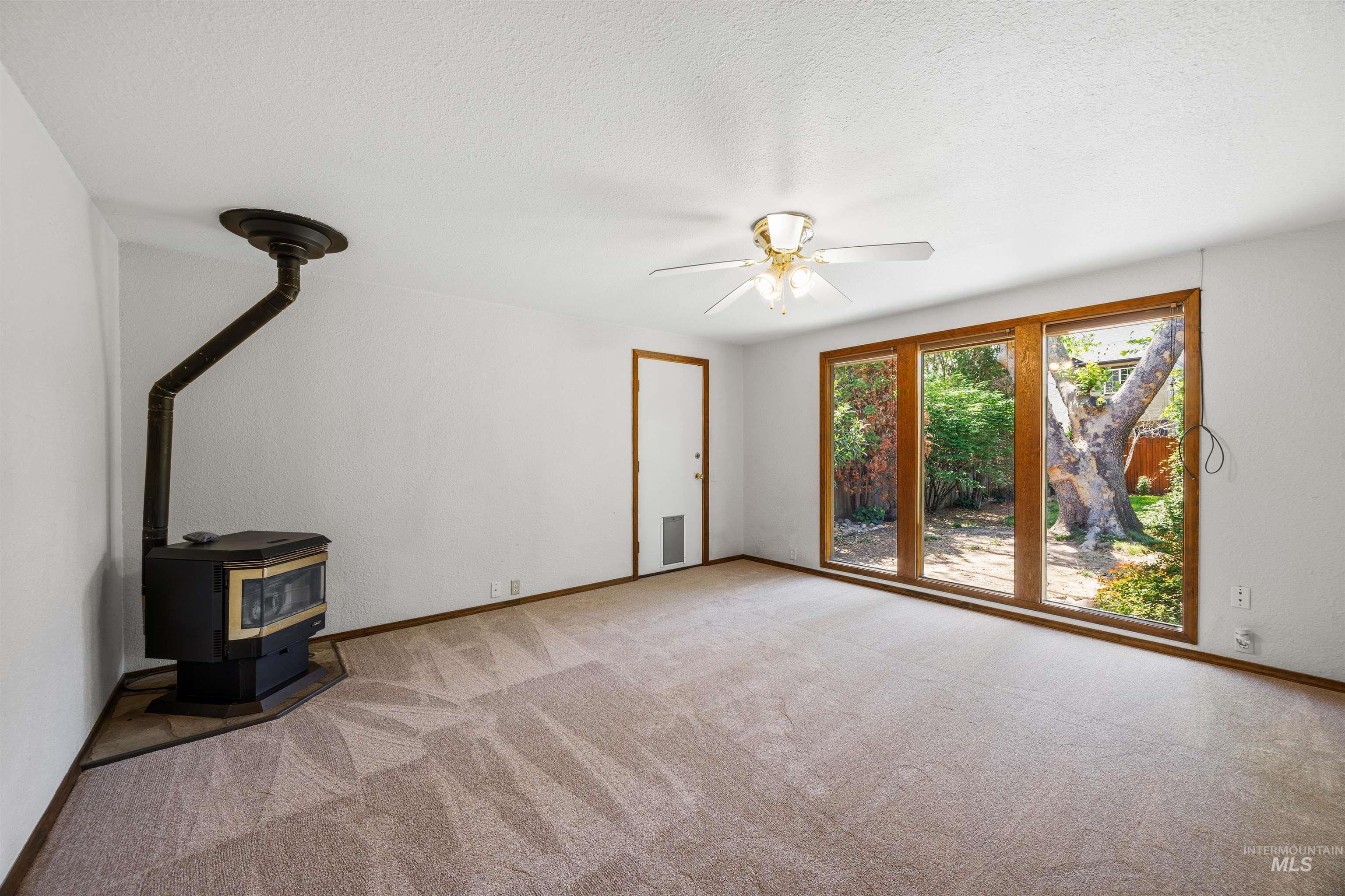2141 N Currant Pl, Boise, Idaho 83704, 3 Bedrooms, 2 Bathrooms, Residential For Sale, Price $415,000, 98987003
