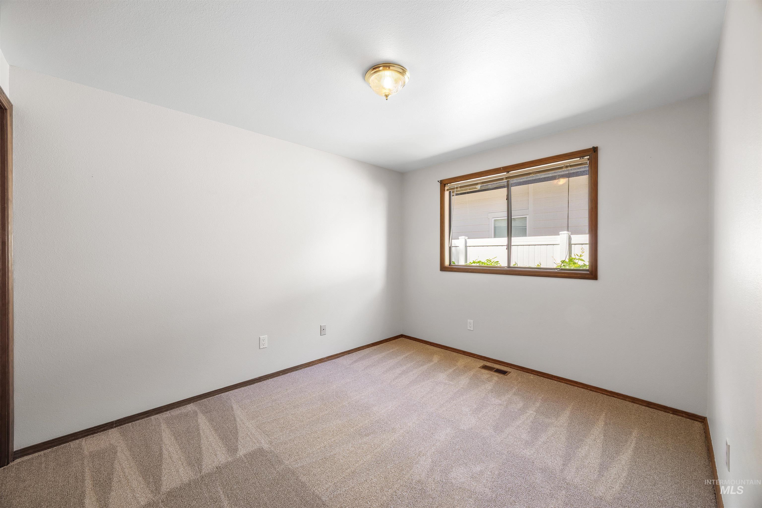 2141 N Currant Pl, Boise, Idaho 83704, 3 Bedrooms, 2 Bathrooms, Residential For Sale, Price $415,000, 98987003