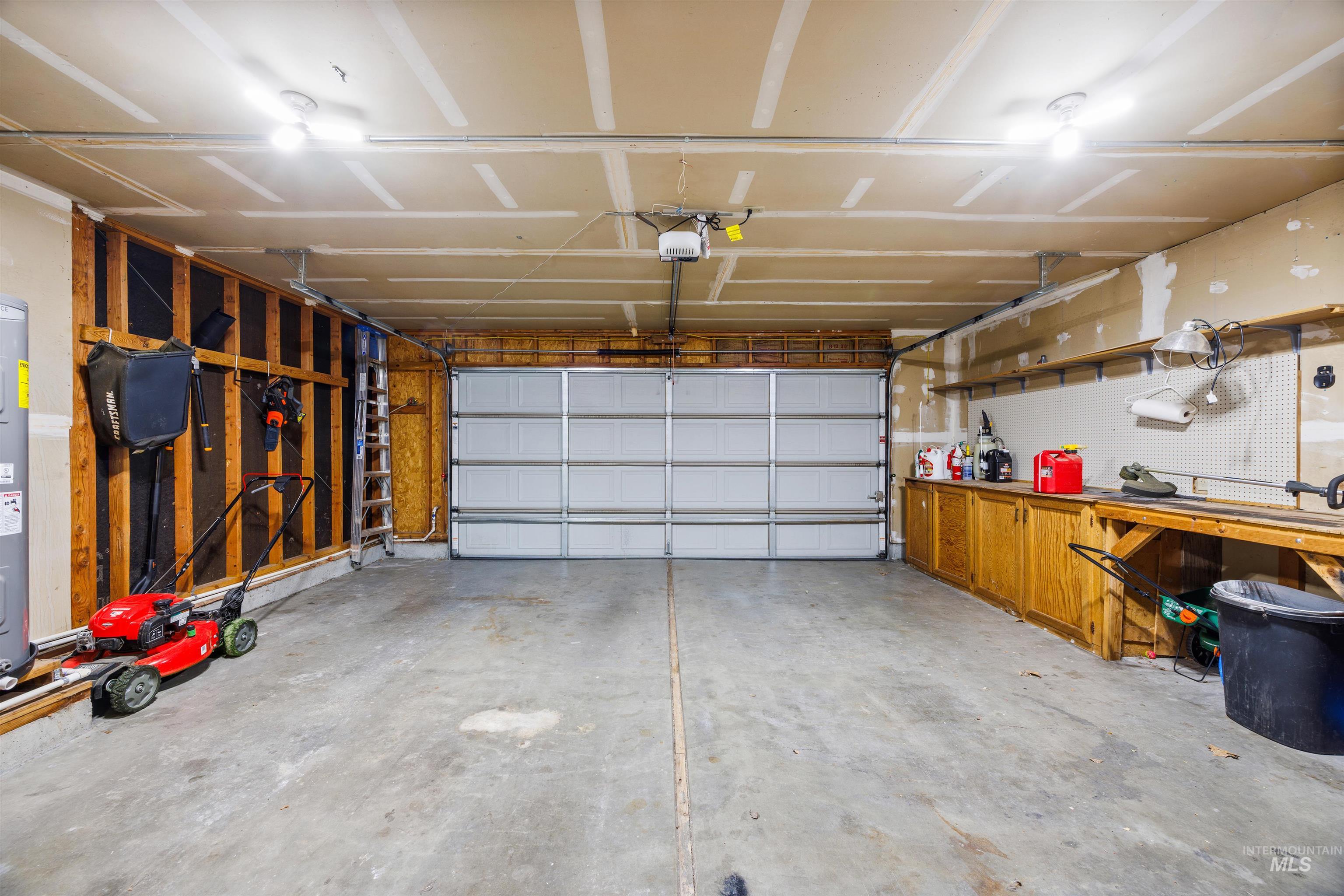 2141 N Currant Pl, Boise, Idaho 83704, 3 Bedrooms, 2 Bathrooms, Residential For Sale, Price $415,000, 98987003