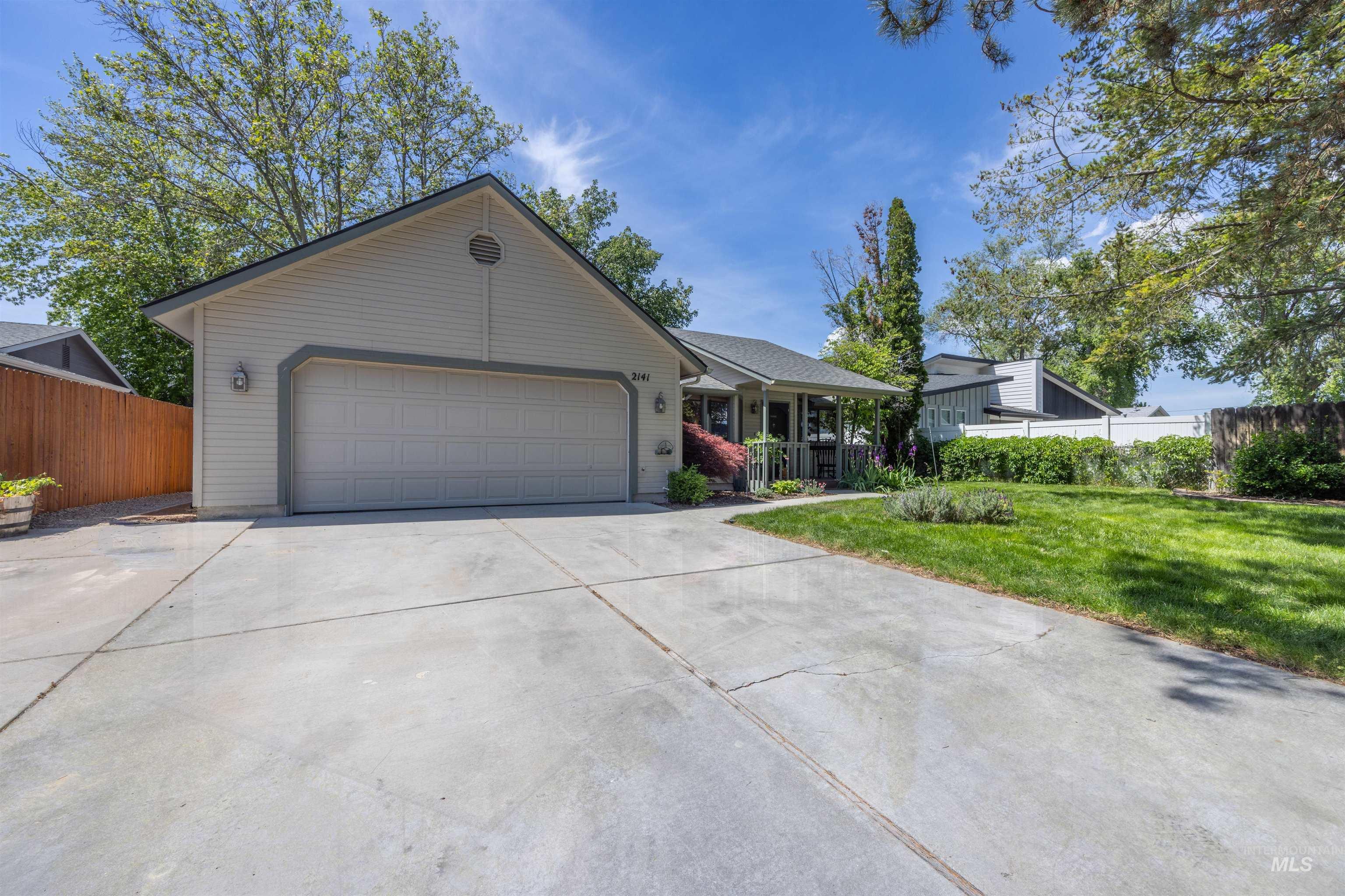 2141 N Currant Pl, Boise, Idaho 83704, 3 Bedrooms, 2 Bathrooms, Residential For Sale, Price $415,000, 98987003