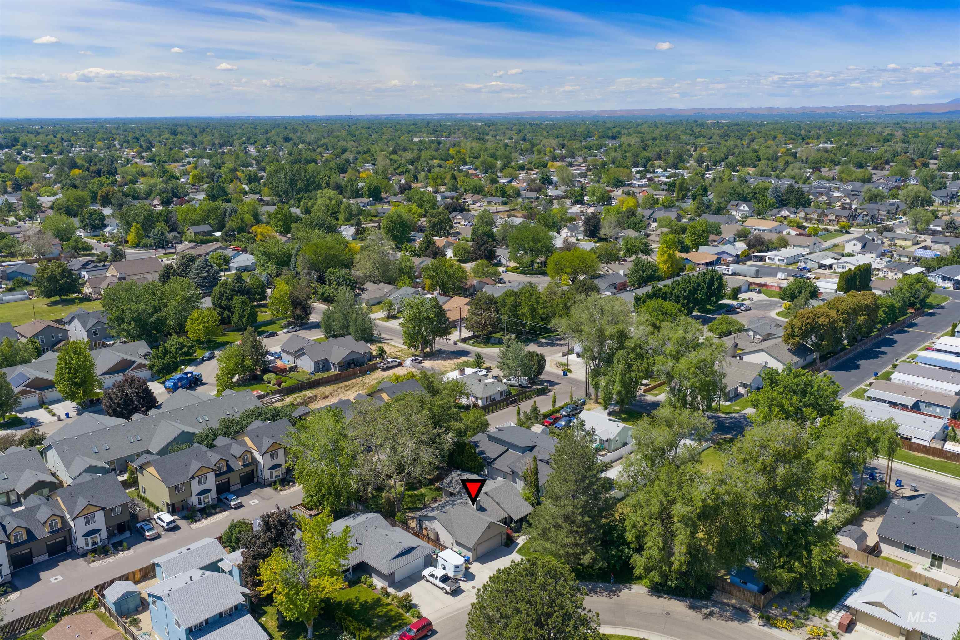 2141 N Currant Pl, Boise, Idaho 83704, 3 Bedrooms, 2 Bathrooms, Residential For Sale, Price $415,000, 98987003