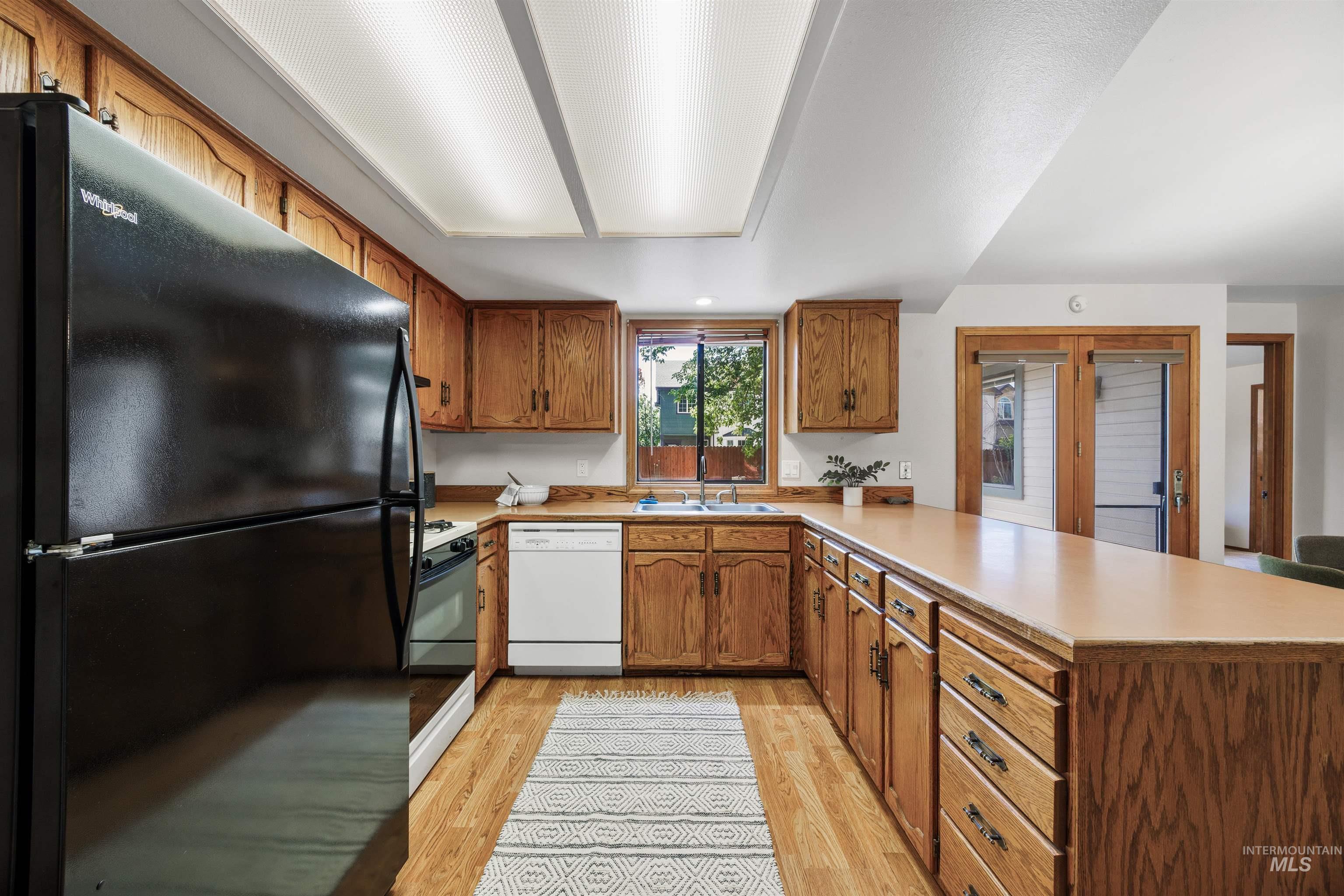 2141 N Currant Pl, Boise, Idaho 83704, 3 Bedrooms, 2 Bathrooms, Residential For Sale, Price $415,000, 98987003