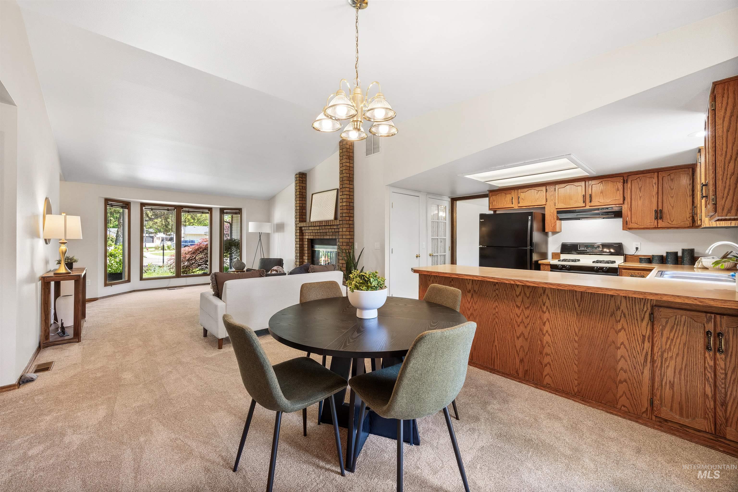 2141 N Currant Pl, Boise, Idaho 83704, 3 Bedrooms, 2 Bathrooms, Residential For Sale, Price $415,000, 98987003