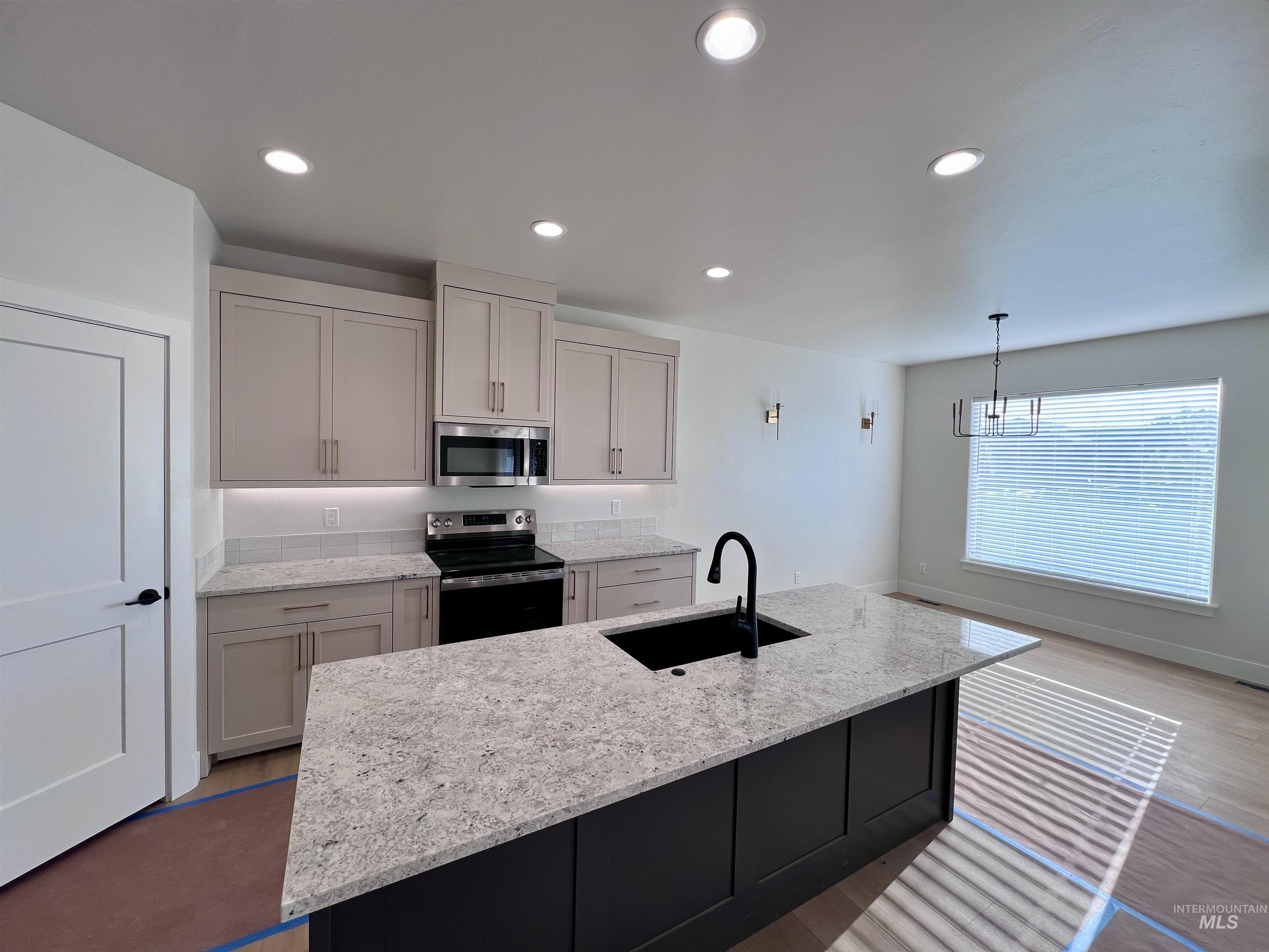 533/535 Irene St, Kimberly, Idaho 83341-2054, 4 Bedrooms, 2.5 Bathrooms, Residential Income For Sale, Price $785,000, 98987010