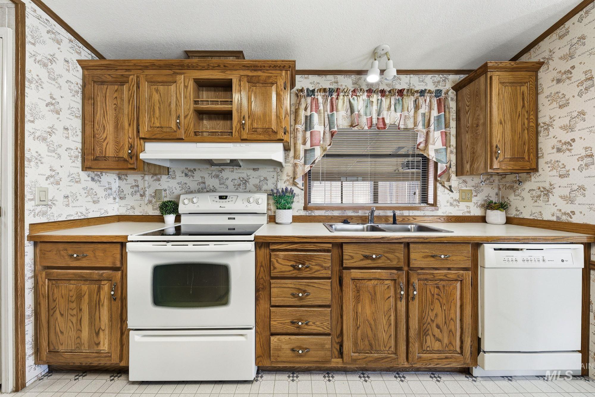 1907 W Flamingo Ave, Nampa, Idaho 83651-1683, 2 Bedrooms, 2 Bathrooms, Residential For Sale, Price $189,900, 98987013