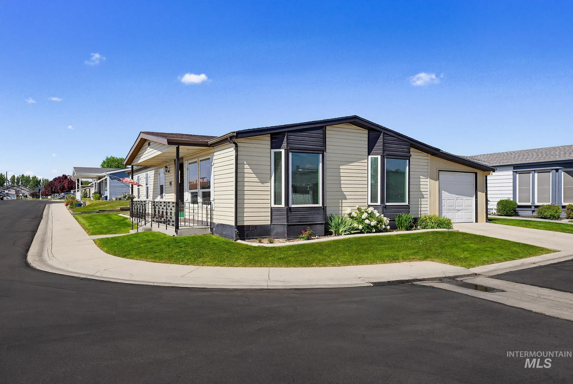 1907 W Flamingo Ave, Nampa, Idaho 83651-1683, 2 Bedrooms, 2 Bathrooms, Residential For Sale, Price $189,900, 98987013