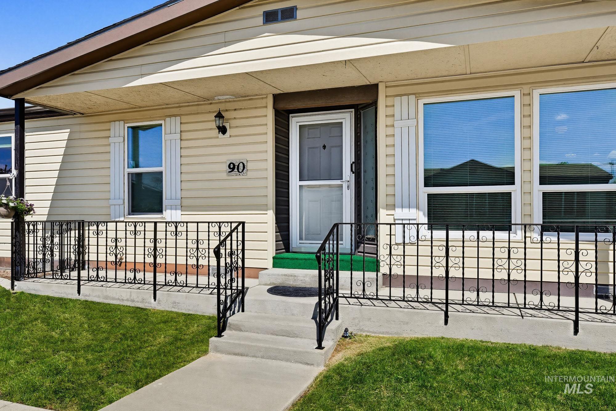 1907 W Flamingo Ave, Nampa, Idaho 83651-1683, 2 Bedrooms, 2 Bathrooms, Residential For Sale, Price $189,900, 98987013