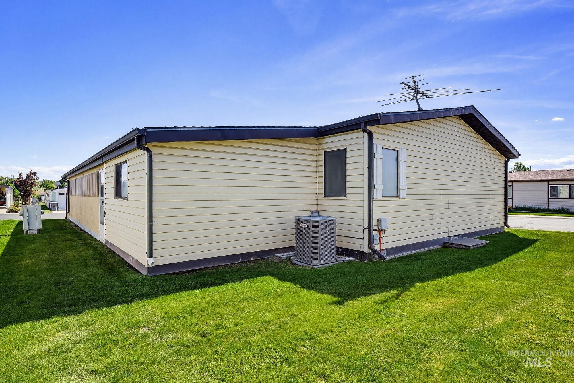 1907 W Flamingo Ave, Nampa, Idaho 83651-1683, 2 Bedrooms, 2 Bathrooms, Residential For Sale, Price $189,900, 98987013