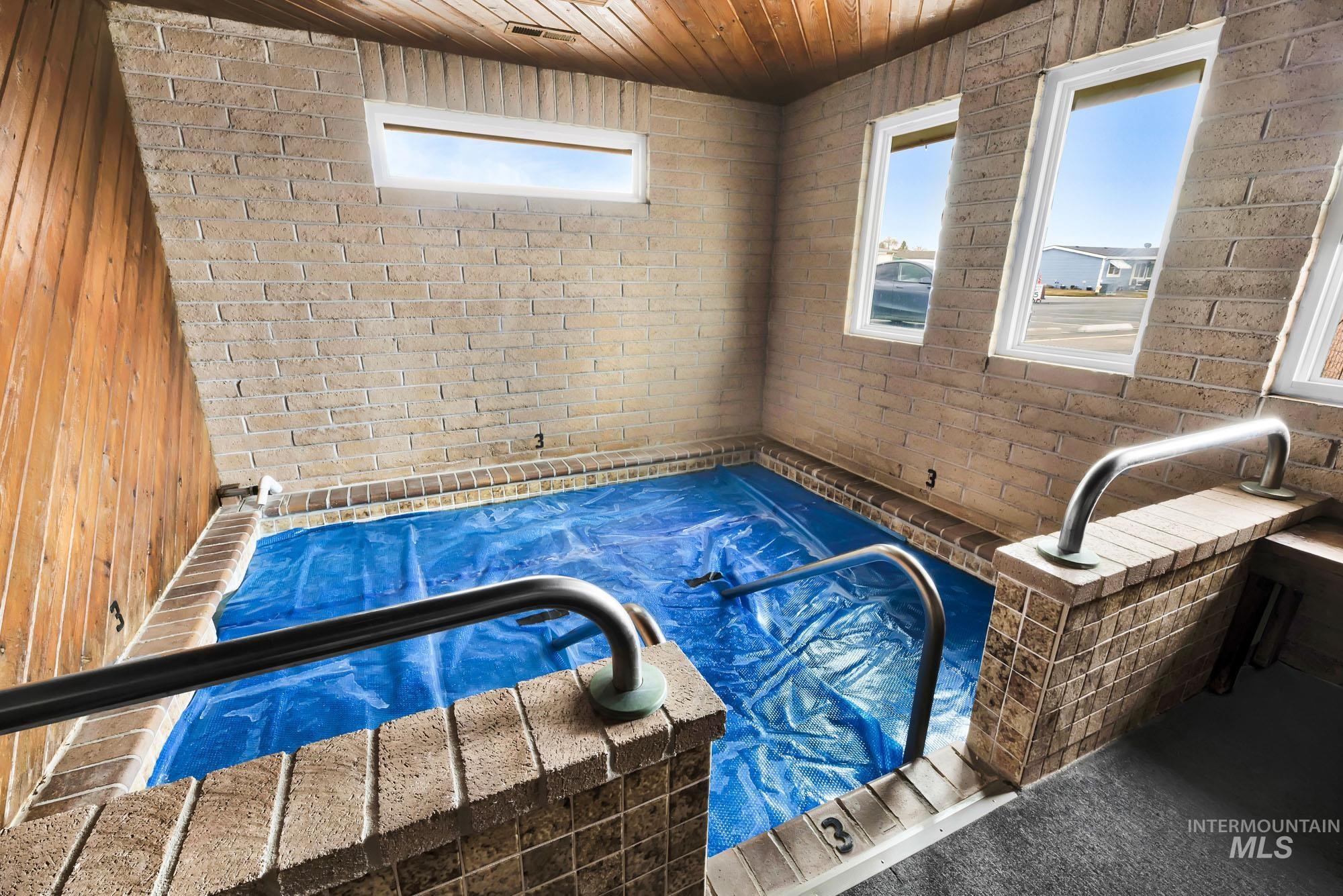 1907 W Flamingo Ave, Nampa, Idaho 83651-1683, 2 Bedrooms, 2 Bathrooms, Residential For Sale, Price $189,900,MLS 98987013