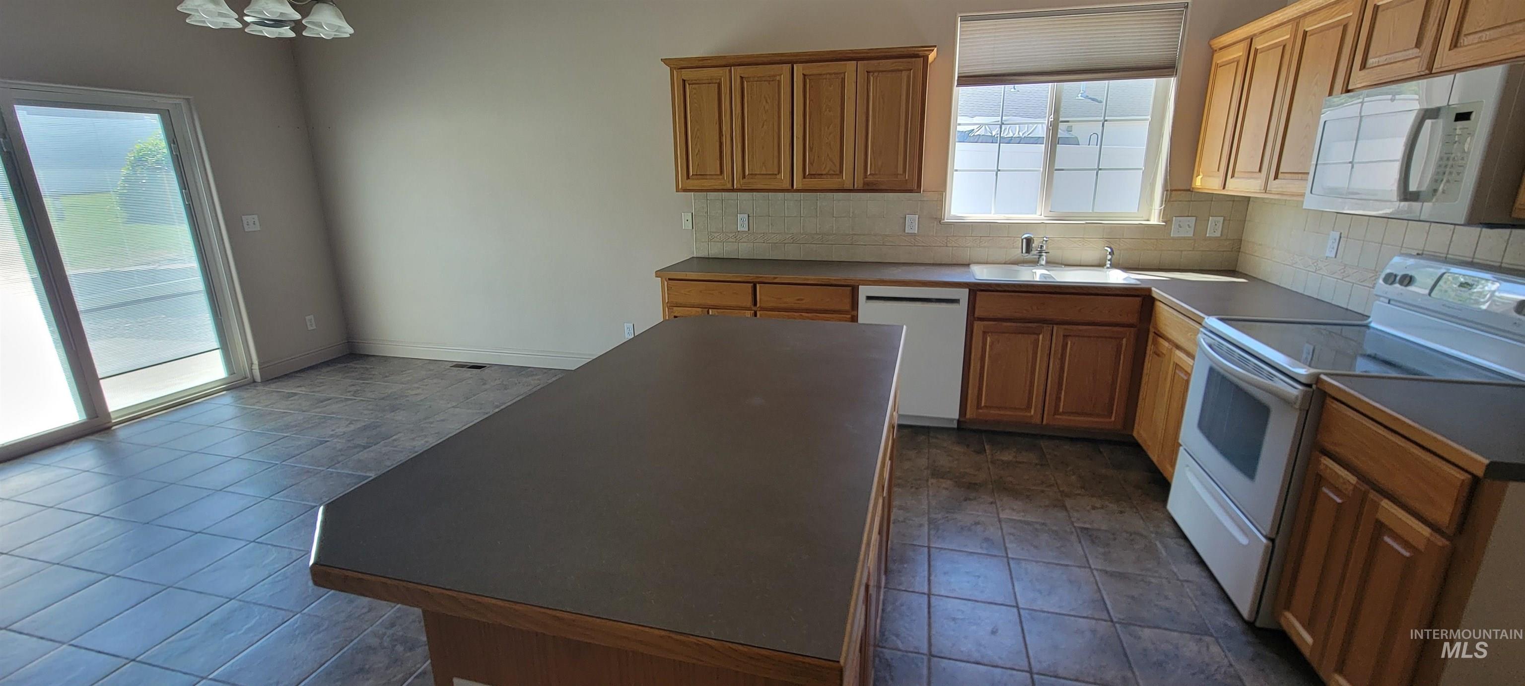 1121 Liberty Circle, Clarkston, Washington 99403, 3 Bedrooms, 2 Bathrooms, Residential For Sale, Price $389,500, 98987015