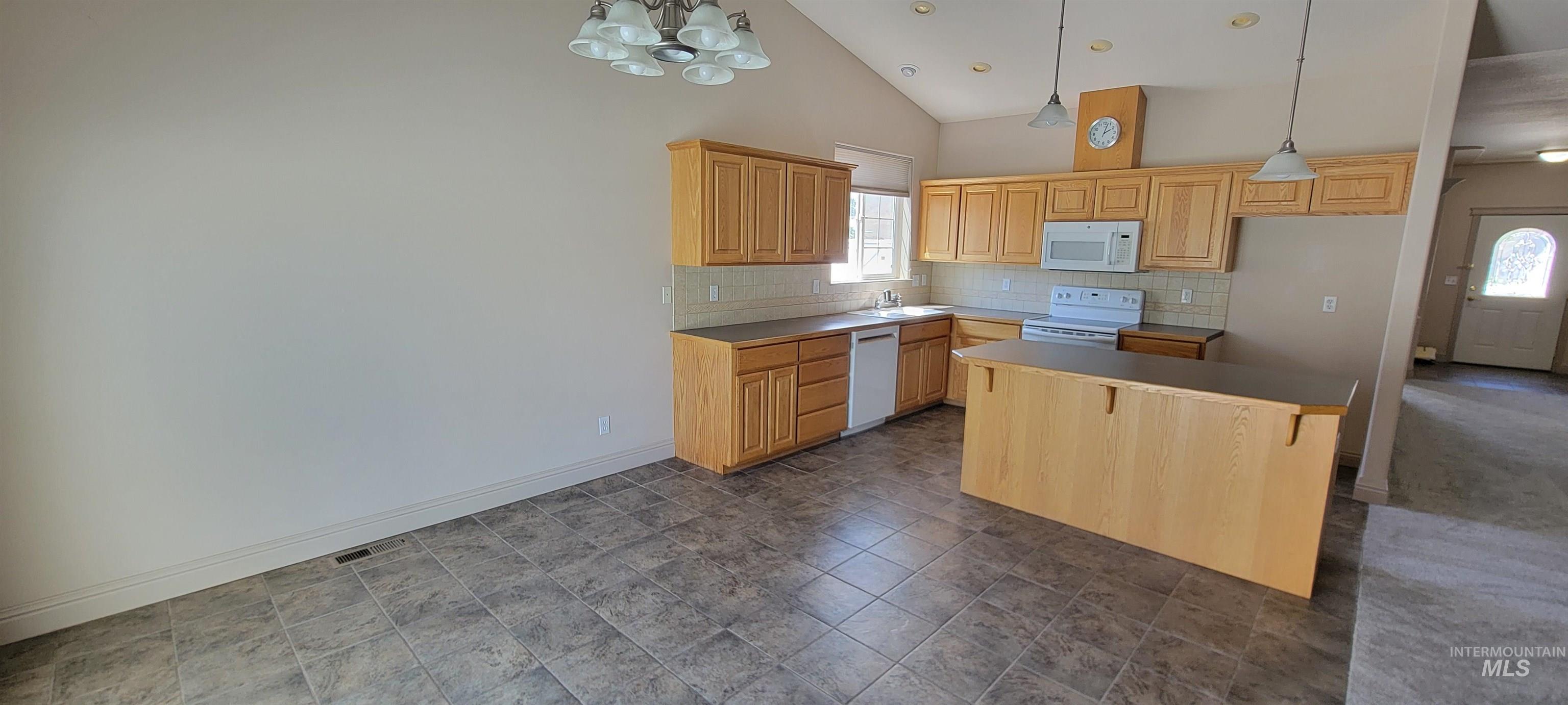 1121 Liberty Circle, Clarkston, Washington 99403, 3 Bedrooms, 2 Bathrooms, Residential For Sale, Price $389,500, 98987015