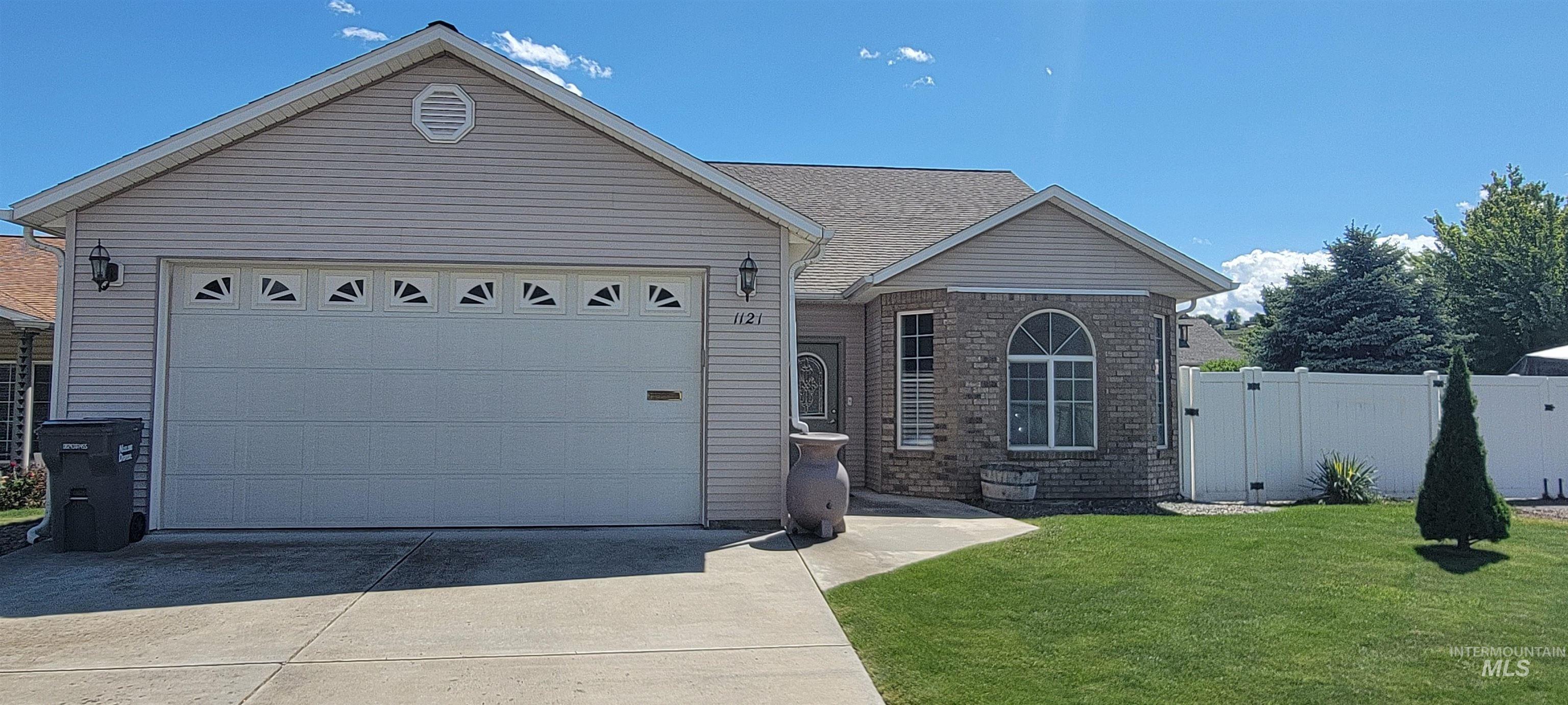 1121 Liberty Circle, Clarkston, Washington 99403, 3 Bedrooms, 2 Bathrooms, Residential For Sale, Price $389,500, 98987015
