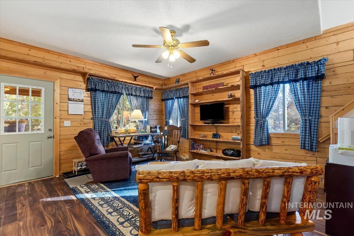 3 Sky View Ct, Garden Valley, Idaho 83622, 3 Bedrooms, 2 Bathrooms, Residential For Sale, Price $399,000, 98987017