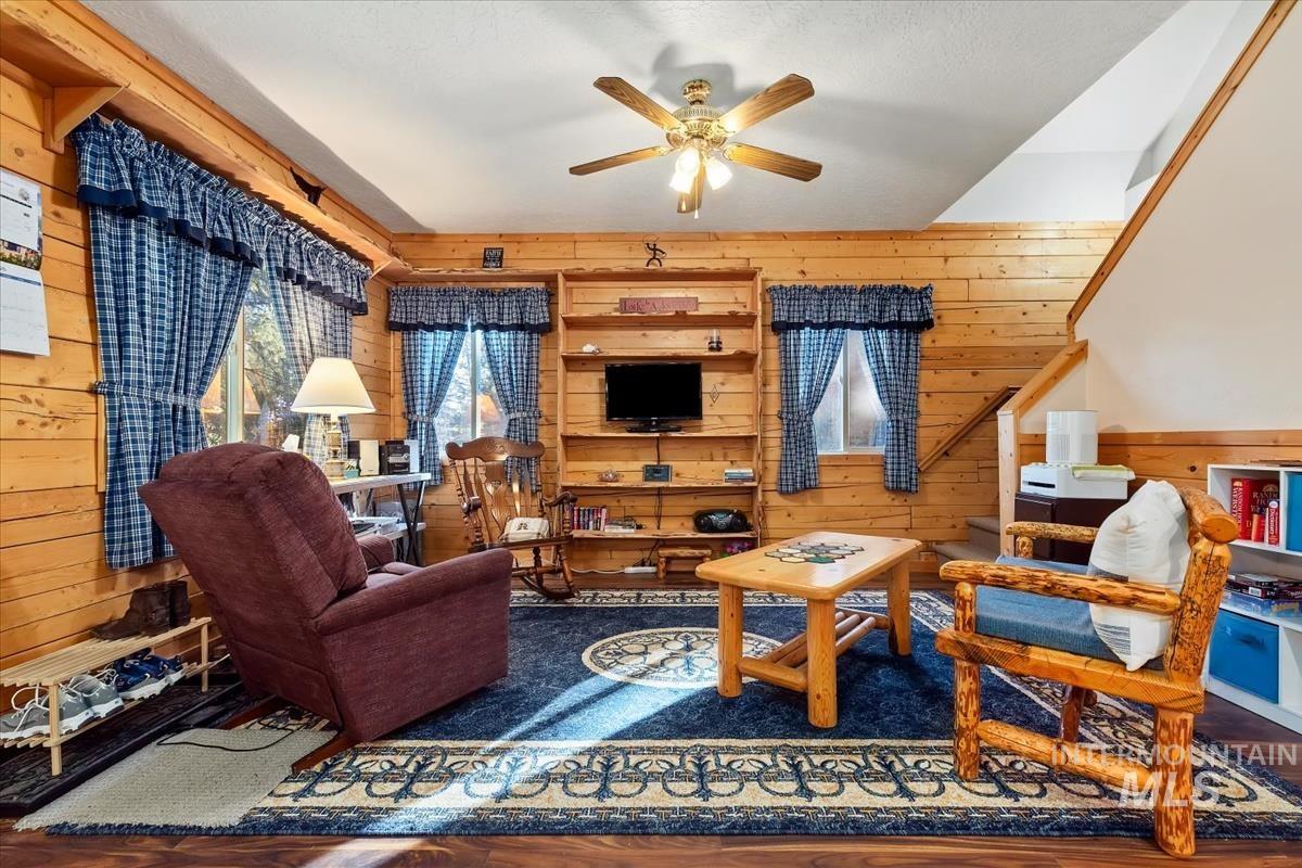3 Sky View Ct, Garden Valley, Idaho 83622, 3 Bedrooms, 2 Bathrooms, Residential For Sale, Price $399,000, 98987017