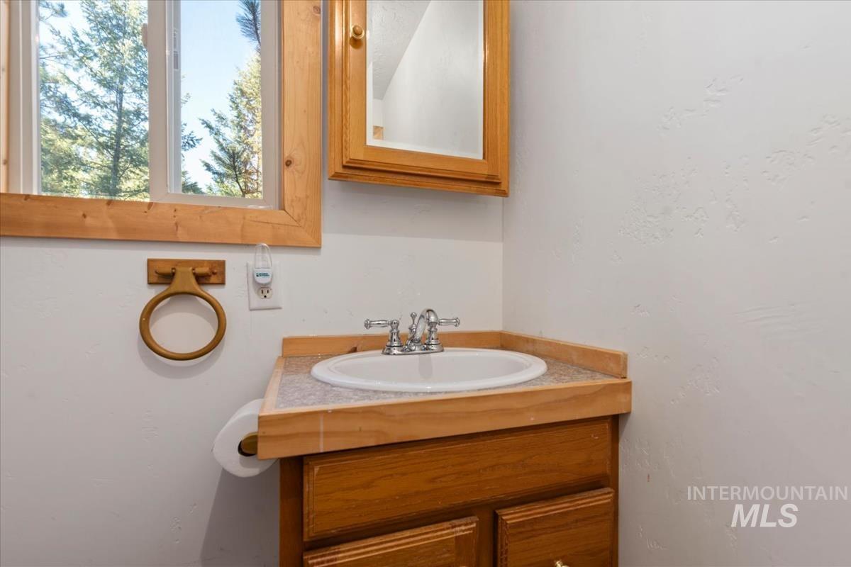 3 Sky View Ct, Garden Valley, Idaho 83622, 3 Bedrooms, 2 Bathrooms, Residential For Sale, Price $399,000, 98987017