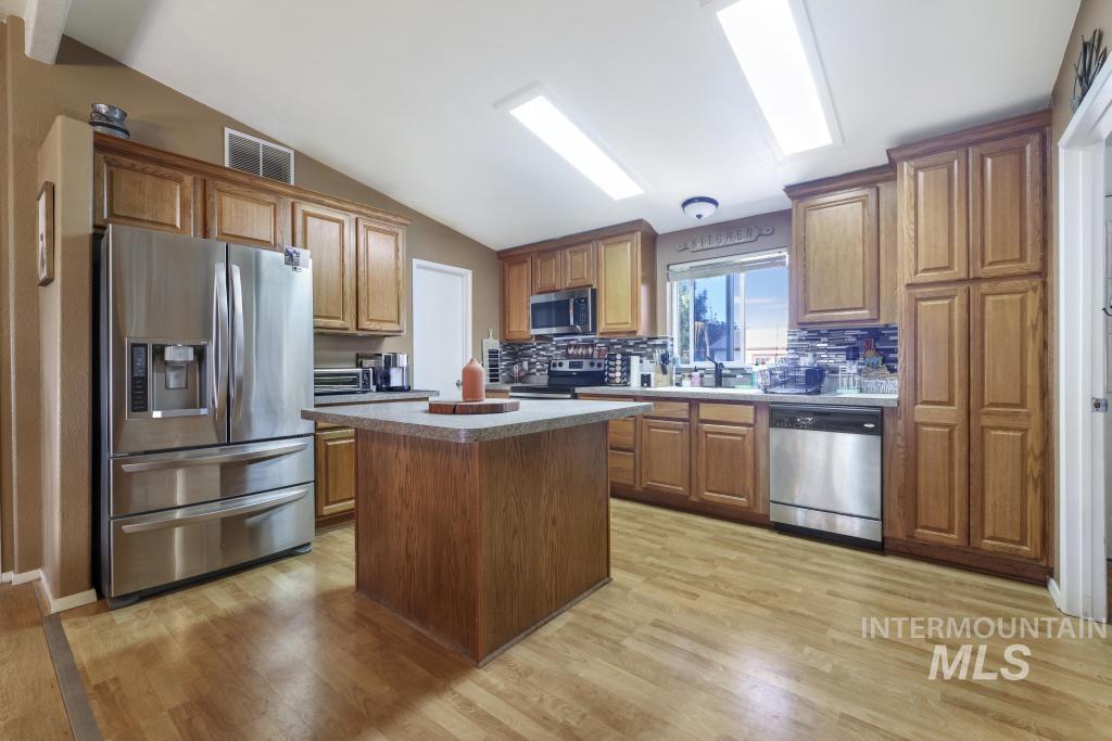 937 Katherine Street, Buhl, Idaho 83316, 3 Bedrooms, 2 Bathrooms, Residential For Sale, Price $360,000, 98987018