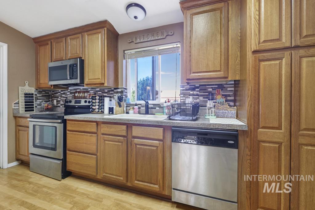 937 Katherine Street, Buhl, Idaho 83316, 3 Bedrooms, 2 Bathrooms, Residential For Sale, Price $360,000, 98987018