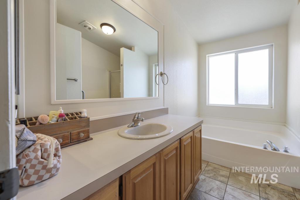 937 Katherine Street, Buhl, Idaho 83316, 3 Bedrooms, 2 Bathrooms, Residential For Sale, Price $360,000, 98987018