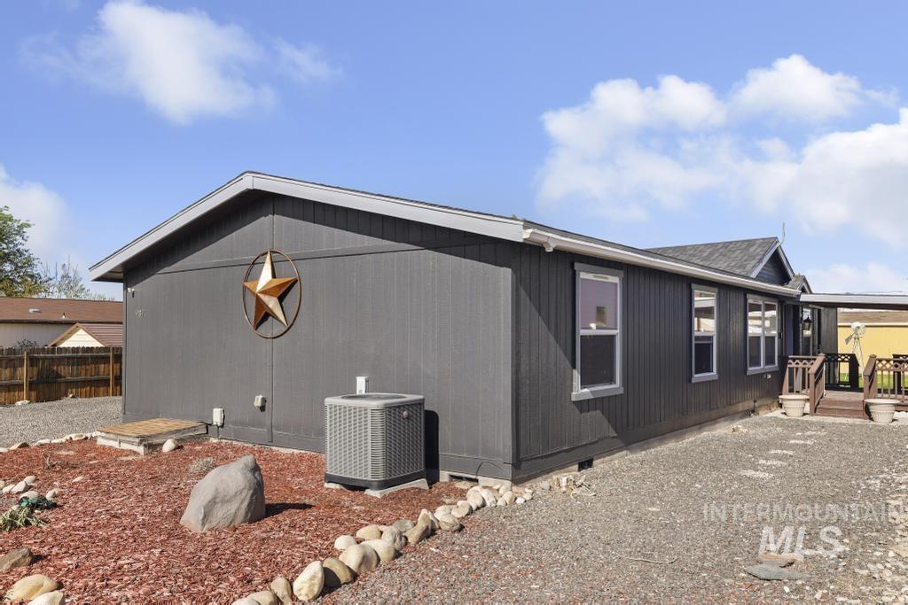 937 Katherine Street, Buhl, Idaho 83316, 3 Bedrooms, 2 Bathrooms, Residential For Sale, Price $360,000, 98987018