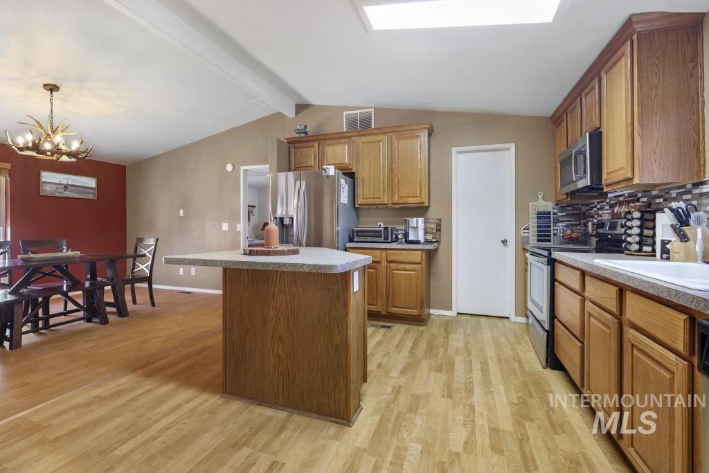 937 Katherine Street, Buhl, Idaho 83316, 3 Bedrooms, 2 Bathrooms, Residential For Sale, Price $360,000, 98987018