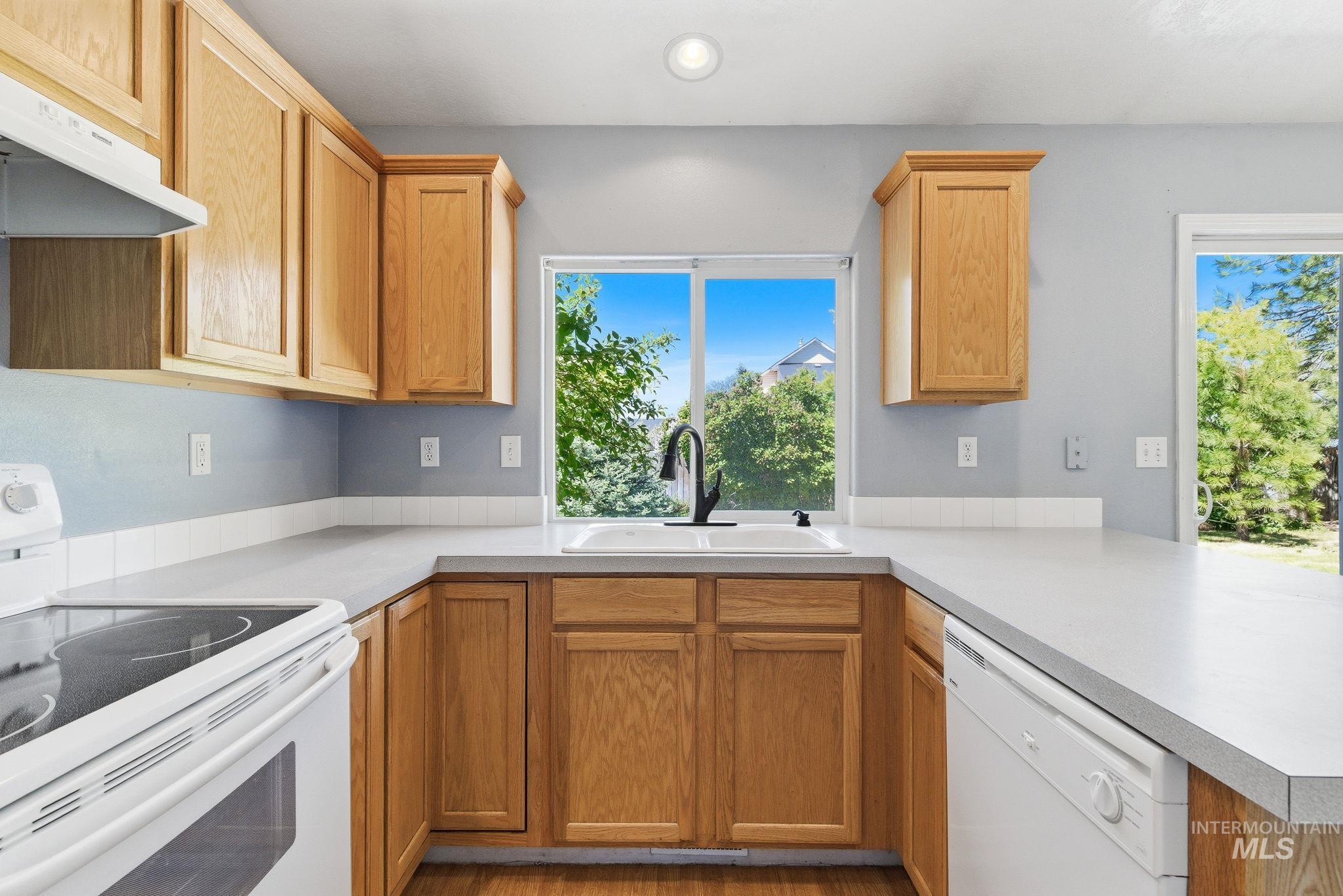 602 E Rosemary Street, Kuna, Idaho 83634-2196, 4 Bedrooms, 2.5 Bathrooms, Residential For Sale, Price $359,000, 98987022