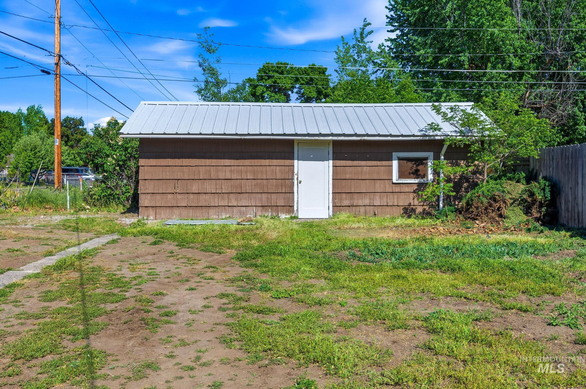 1114 W 4th St, Weiser, Idaho 83672, 3 Bedrooms, 2 Bathrooms, Residential For Sale, Price $330,000, 98987032