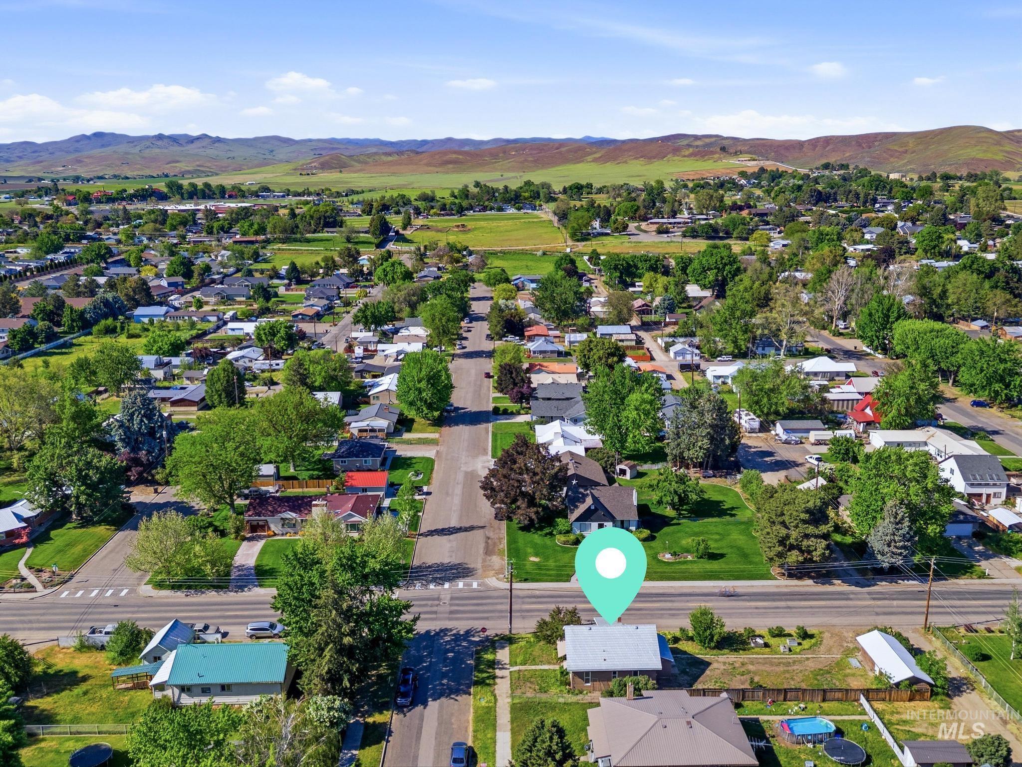 1114 W 4th St, Weiser, Idaho 83672, 3 Bedrooms, 2 Bathrooms, Residential For Sale, Price $330,000, 98987032