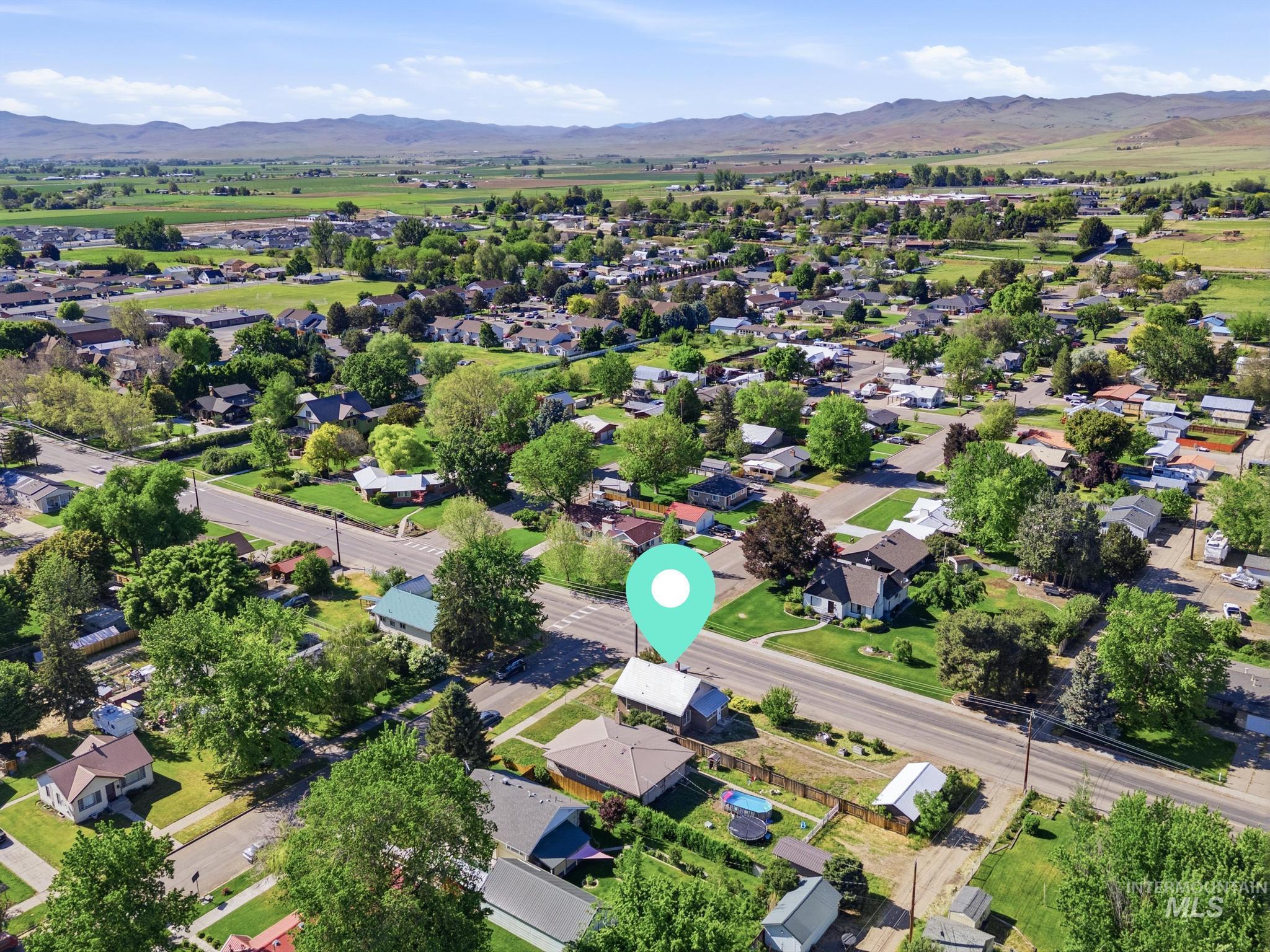 1114 W 4th St, Weiser, Idaho 83672, 3 Bedrooms, 2 Bathrooms, Residential For Sale, Price $330,000, 98987032
