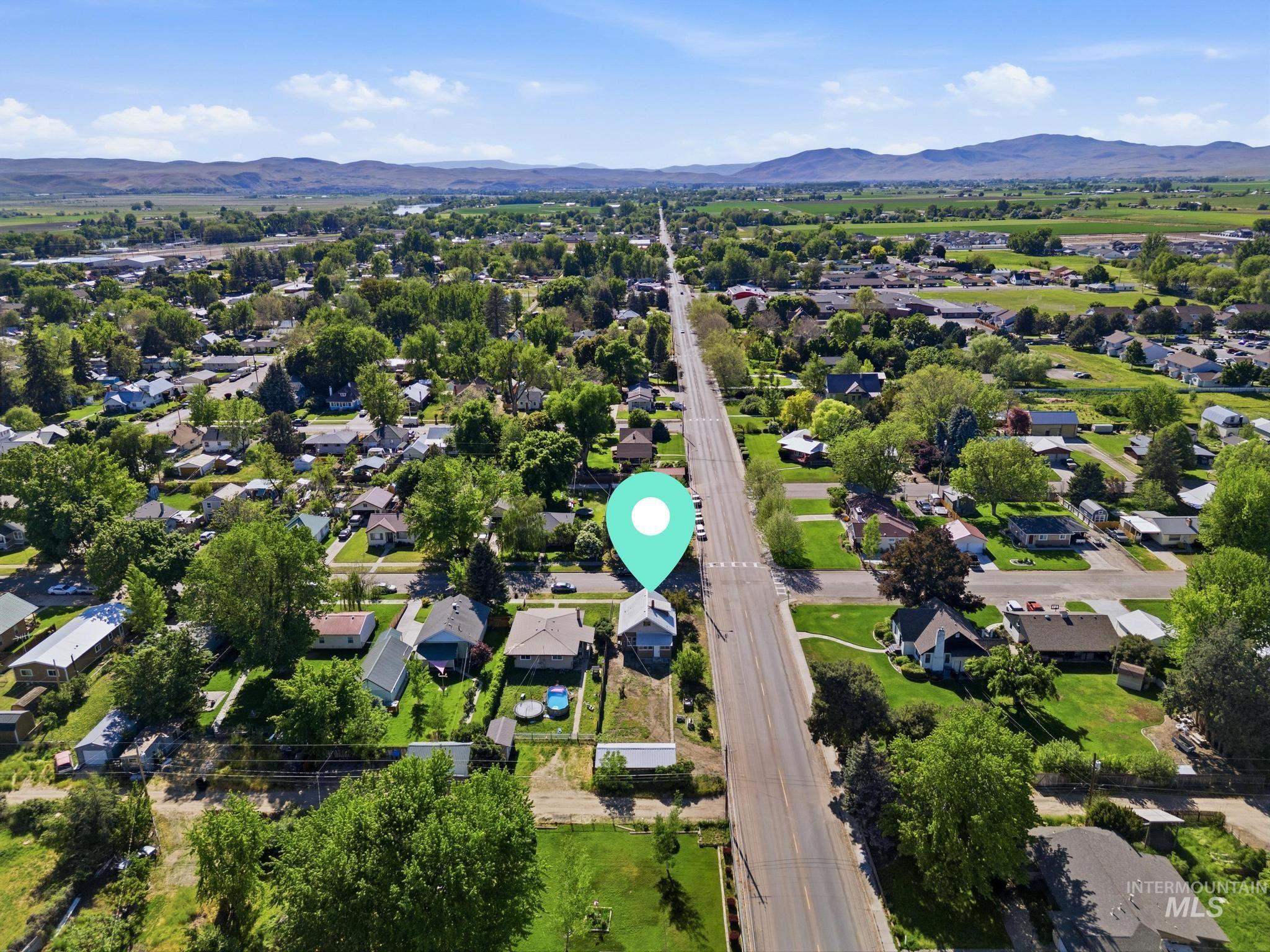 1114 W 4th St, Weiser, Idaho 83672, 3 Bedrooms, 2 Bathrooms, Residential For Sale, Price $330,000, 98987032