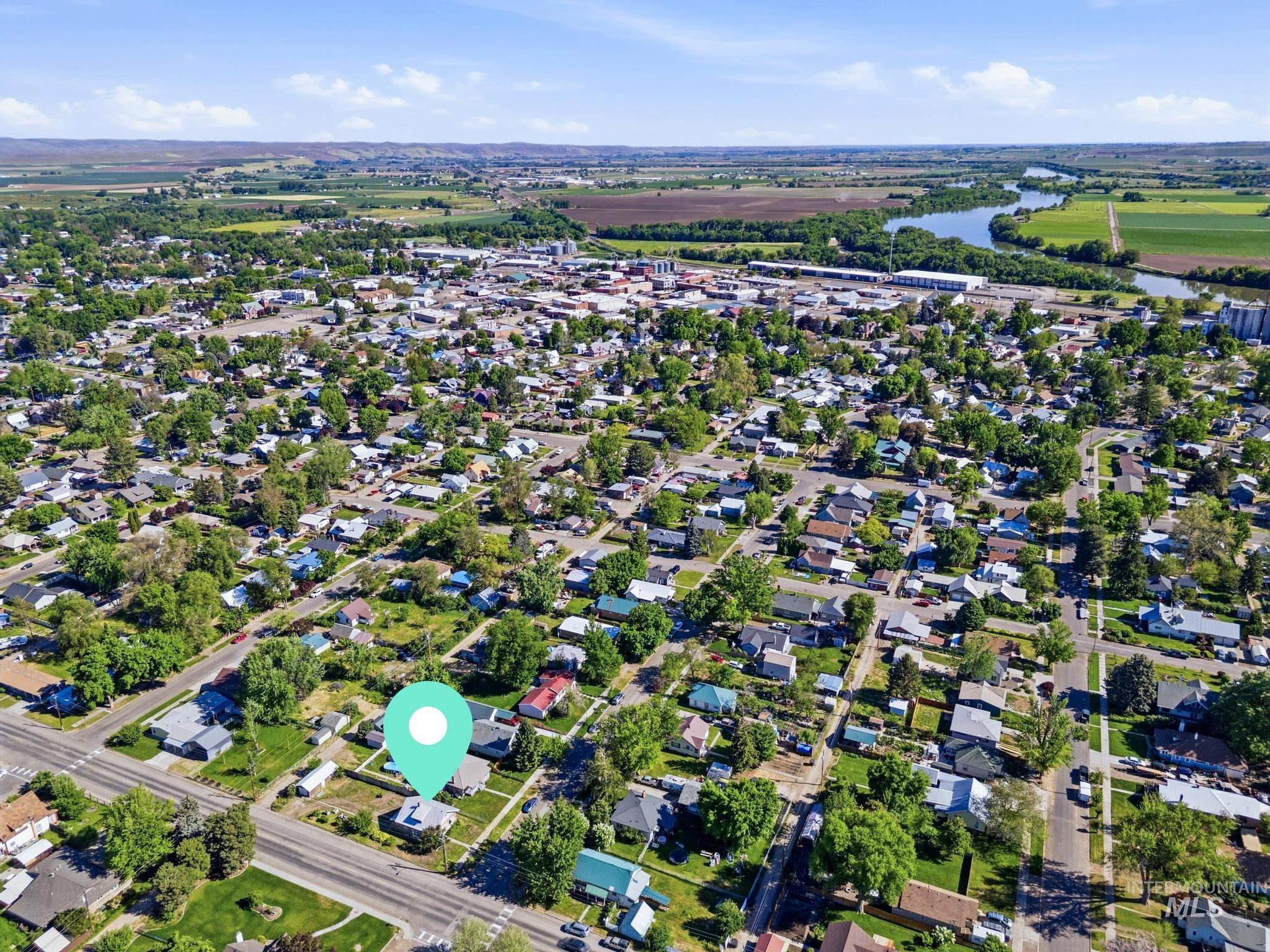 1114 W 4th St, Weiser, Idaho 83672, 3 Bedrooms, 2 Bathrooms, Residential For Sale, Price $330,000, 98987032